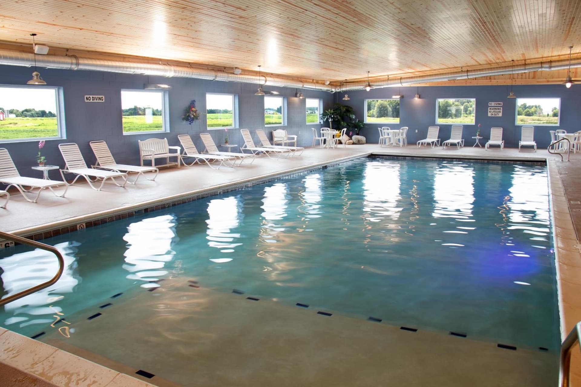 Blue Gate Garden Inn interior in Shipshewana, IN — gallery photo 2