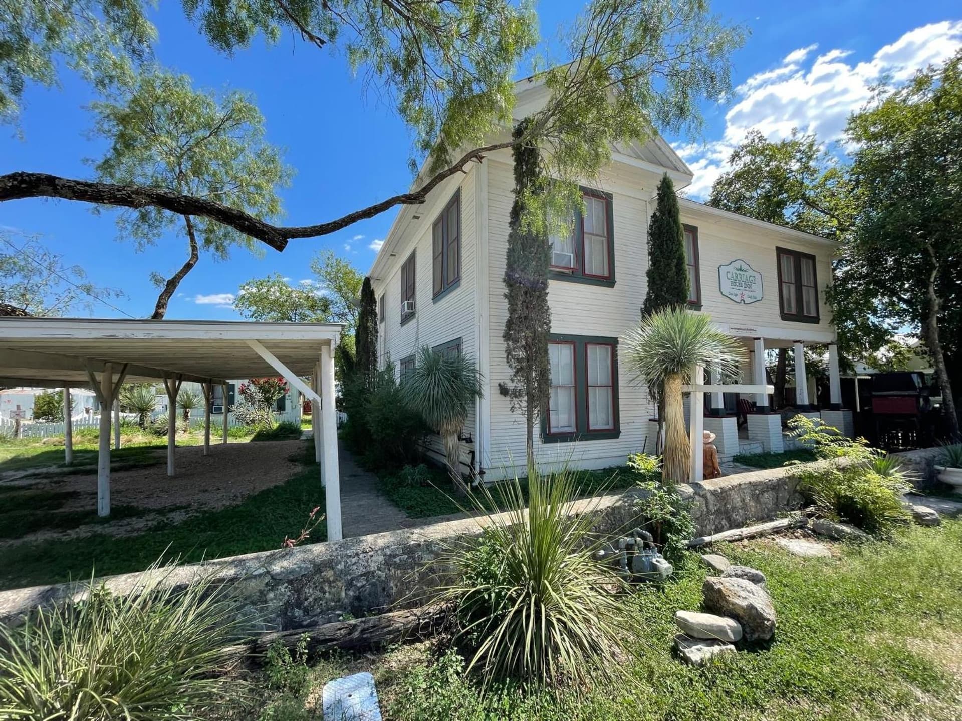 Carriage Inn Bandera Suite 2 — hotel in Bandera, Texas