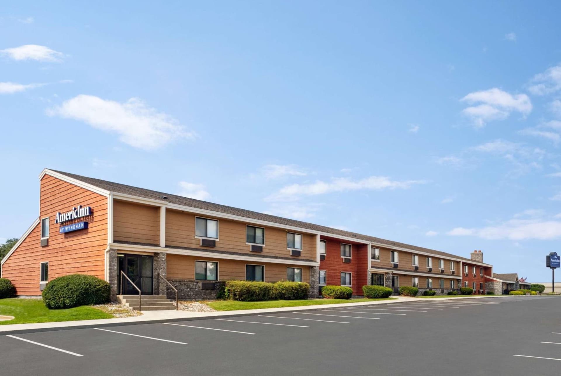 AmericInn by Wyndham Bemidji interior in Bemidji, MN — gallery photo 2