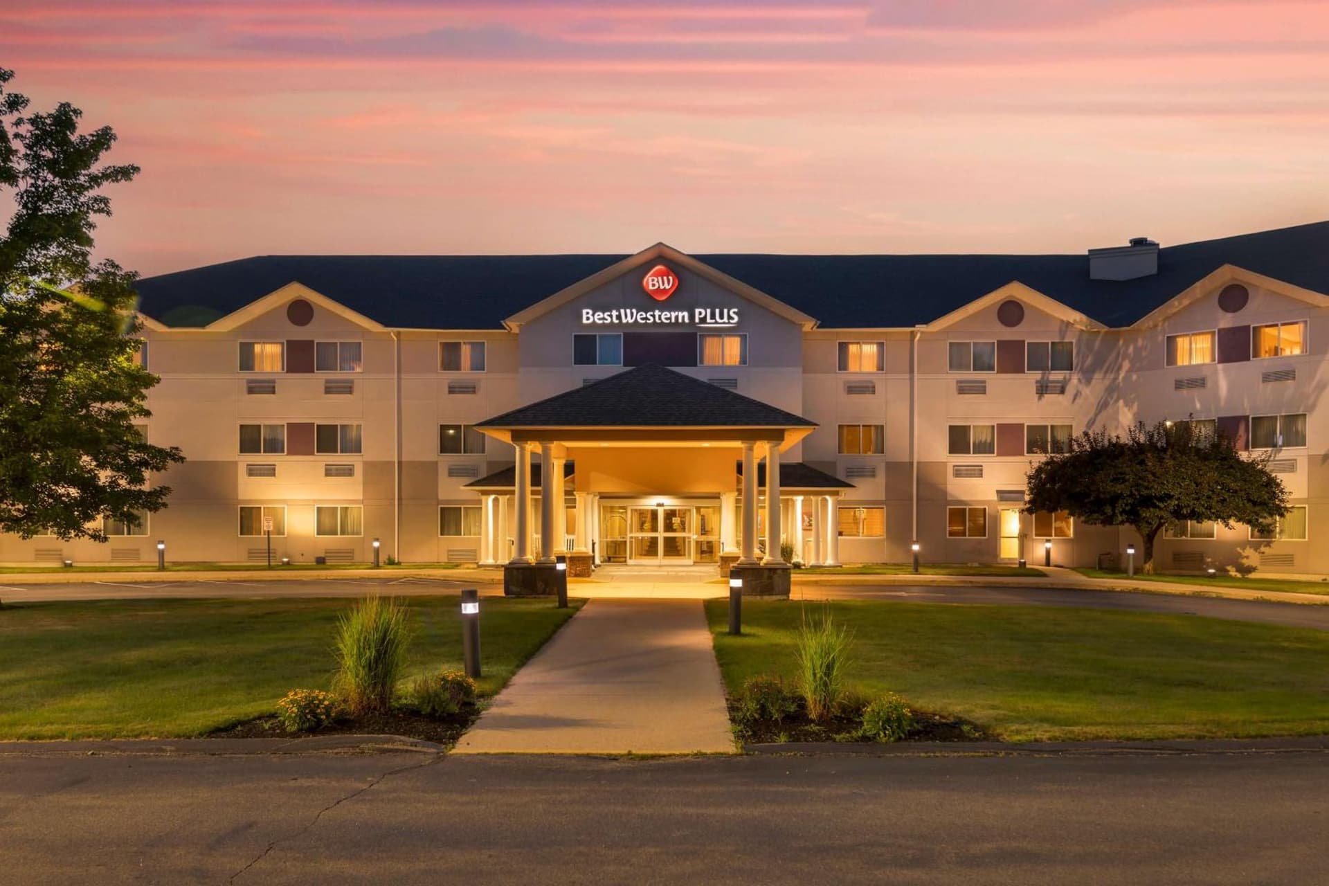 Best Western PLUS Executive Court Inn & Conference Center — hotel in Manchester, New Hampshire