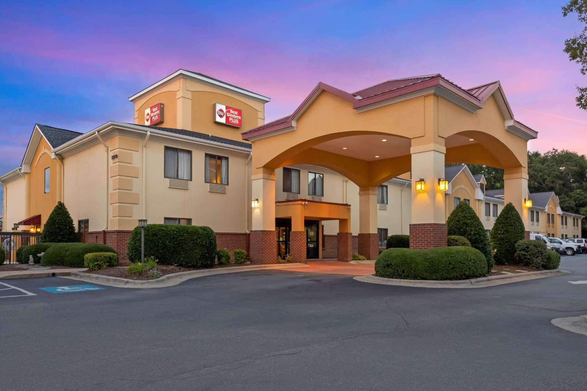Best Western Plus Suites Greenville — hotel in Greenville, North Carolina