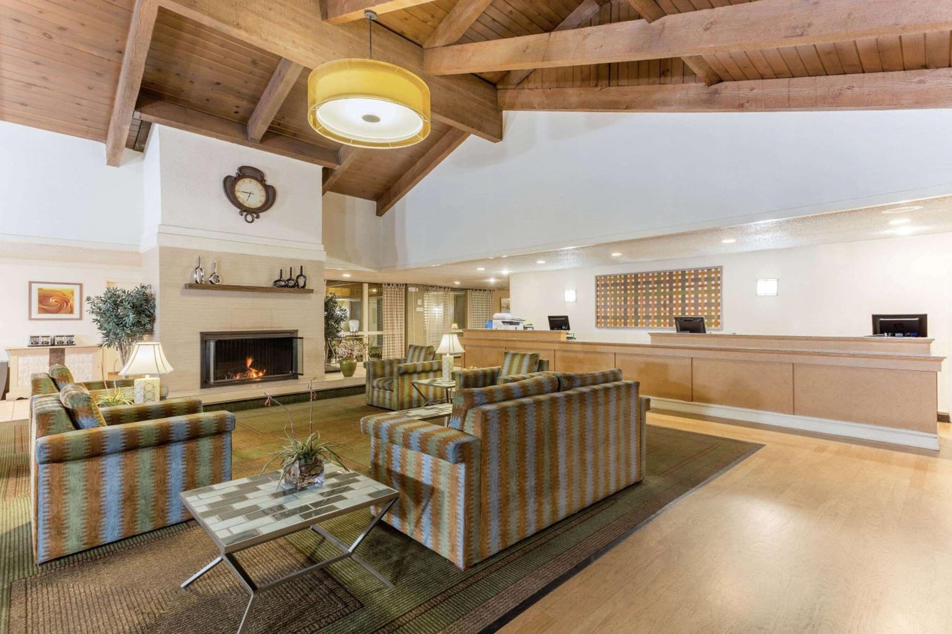 La Quinta by Wyndham Redding interior in Redding, CA — gallery photo 2
