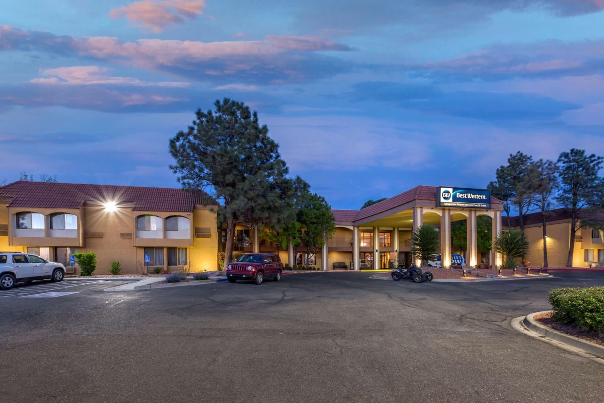 Best Western Airport Albuquerque InnSuites Hotel & Suites — hotel in Albuquerque, New Mexico