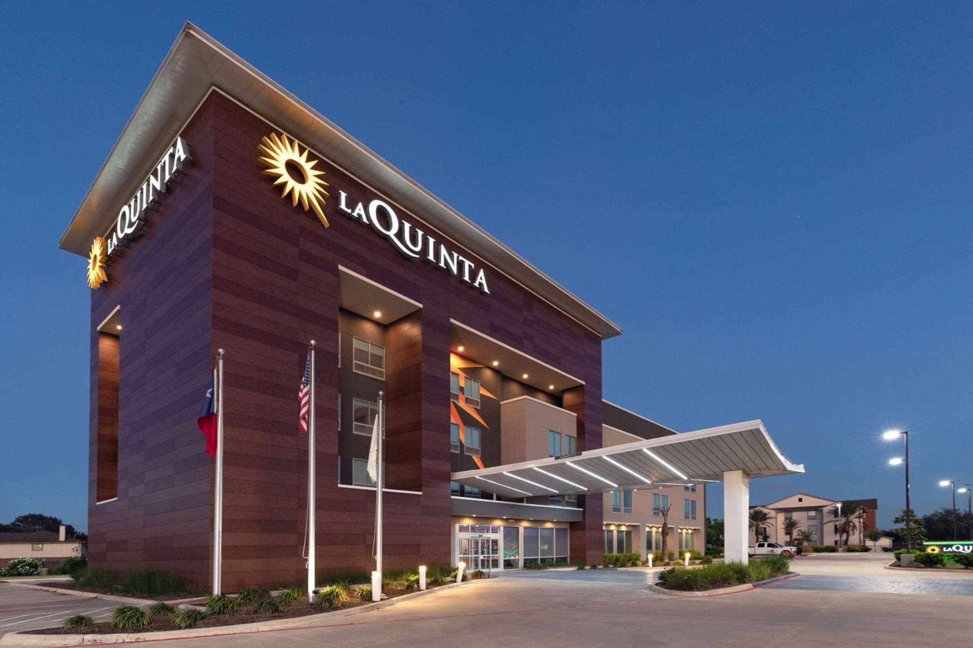 La Quinta Inn & Suites by Wyndham Texas City I 45 Galveston Area featured exterior or lobby in Texas City, TX — similar hotel