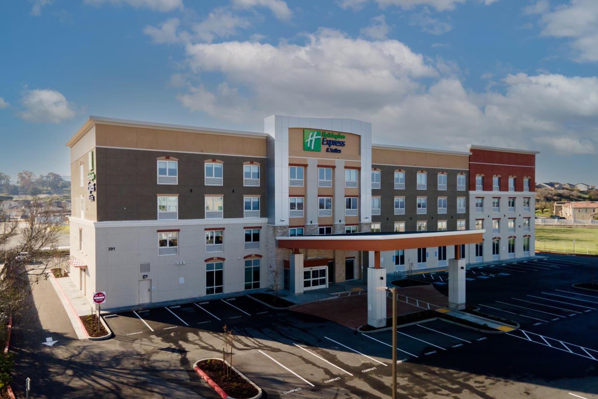 Holiday Inn Express & Suites - Hollister by IHG — hotel in Gilroy, California