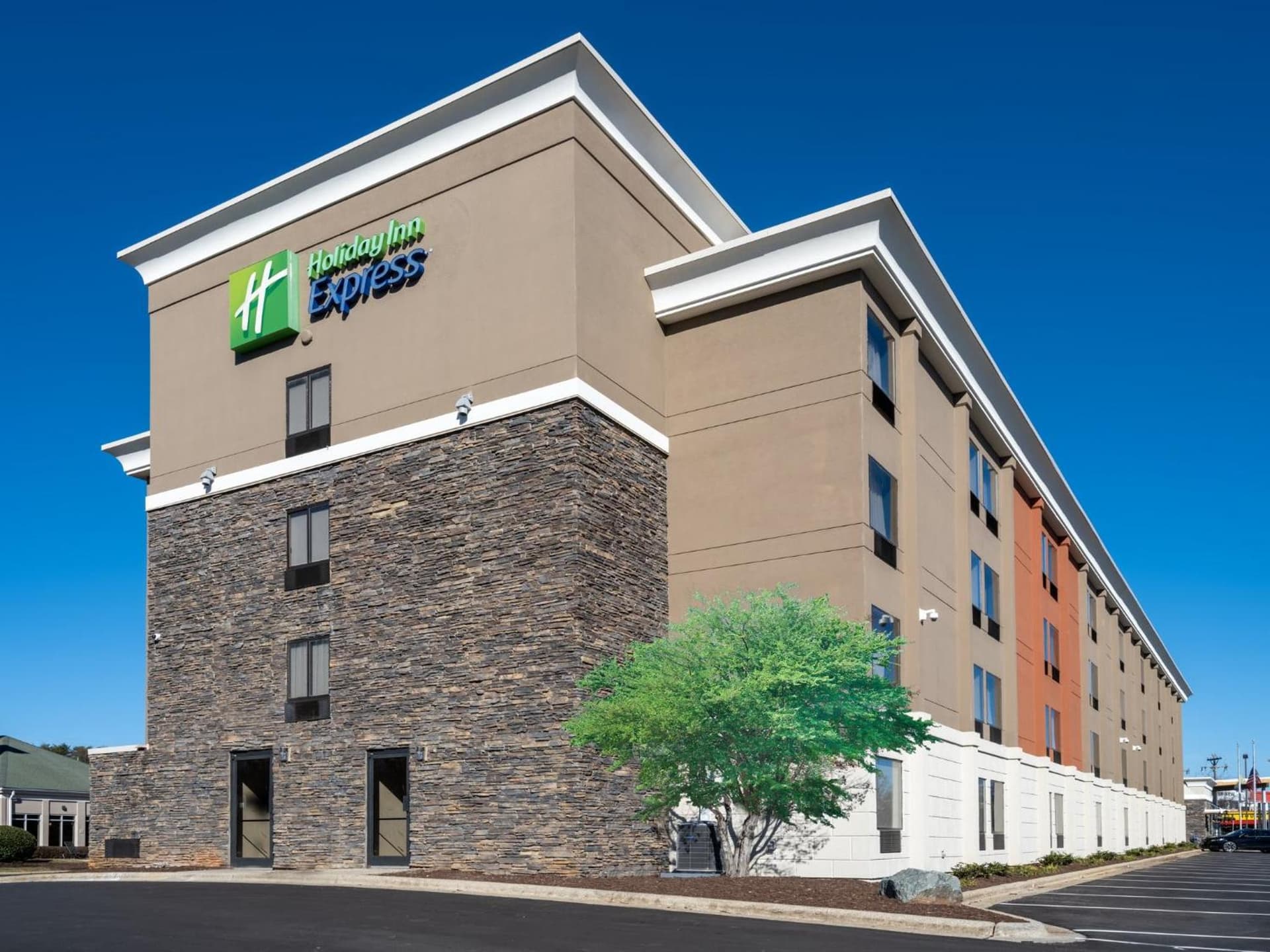 Holiday Inn Express & Suites Greensboro - I-40 atWendover by IHG — hotel in Greensboro, North Carolina