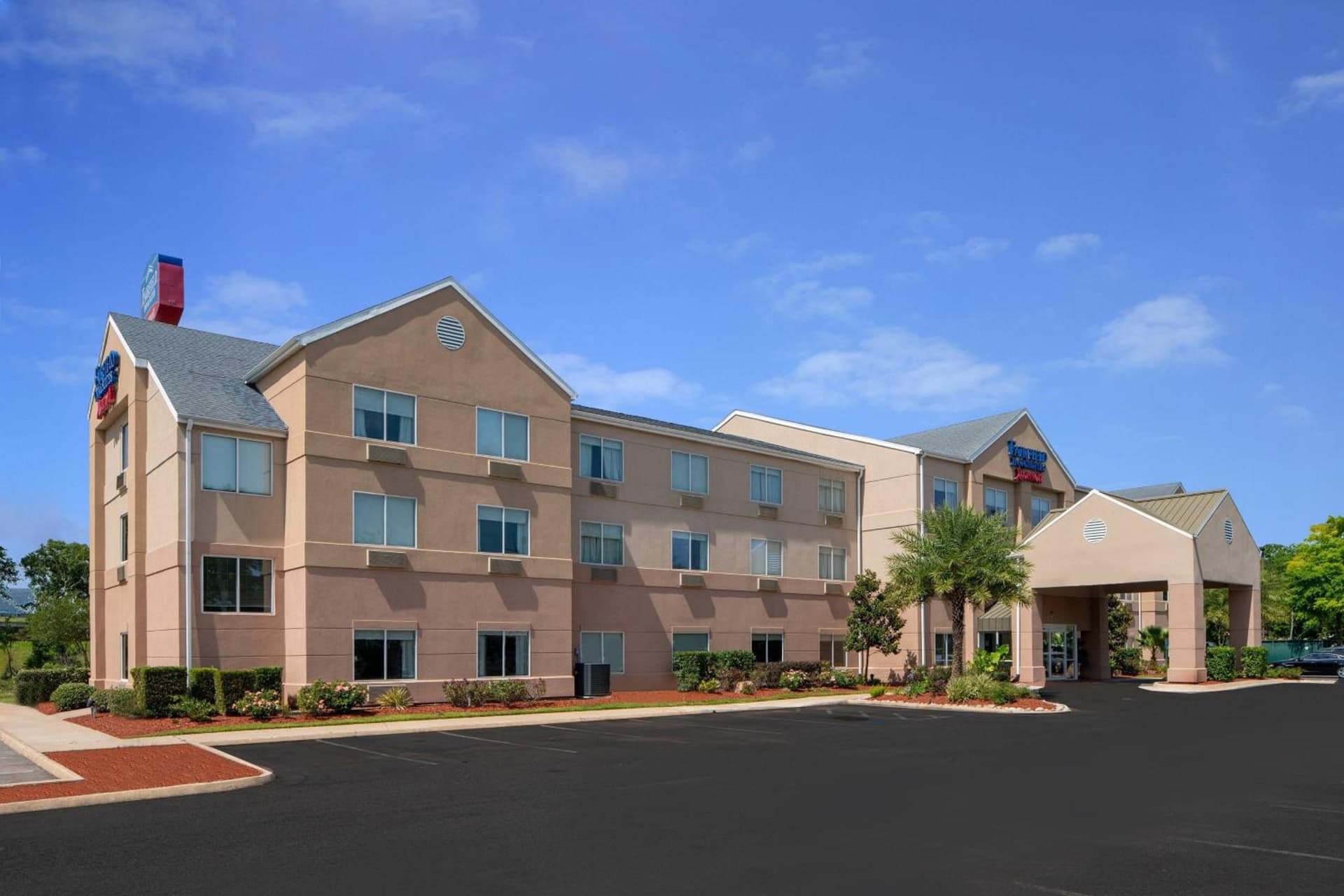Fairfield Inn and Suites by Marriott Lake Charles - Sulphur featured exterior or lobby in Sulphur, LA — similar hotel