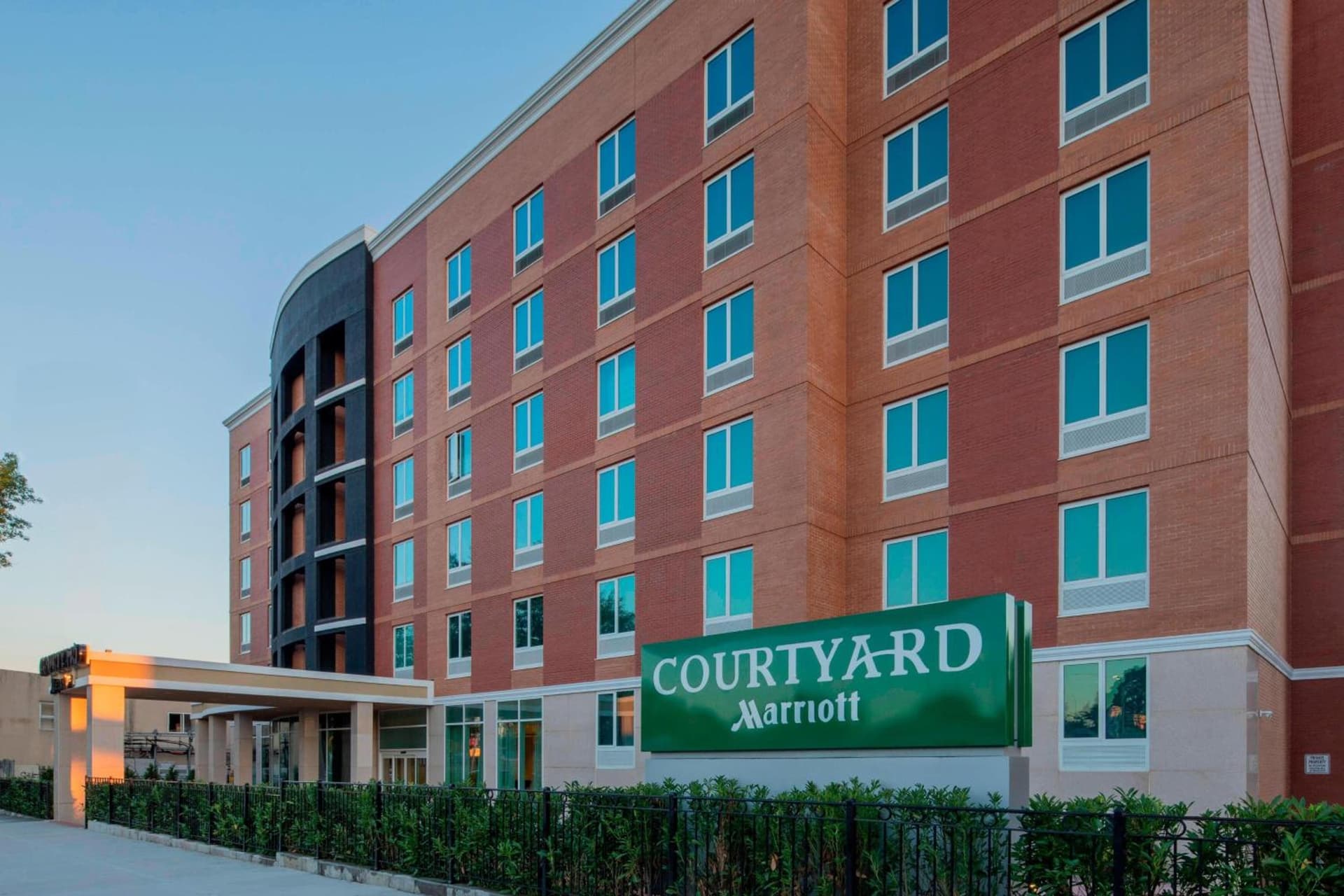 Courtyard by Marriott New York Queens/Fresh Meadows — hotel in Queens, New York