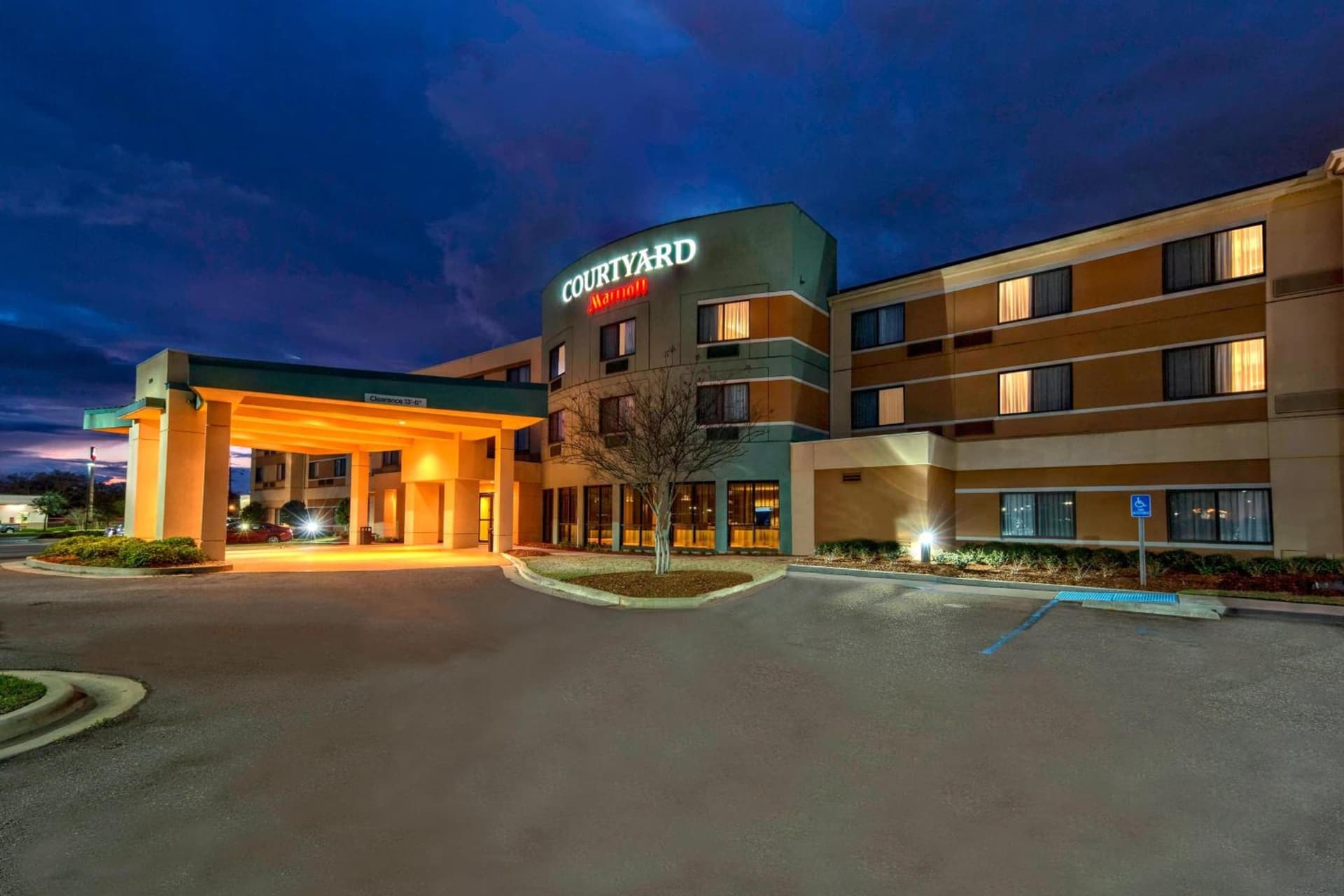 Courtyard by Marriott Alexandria — hotel in Alexandria, Louisiana