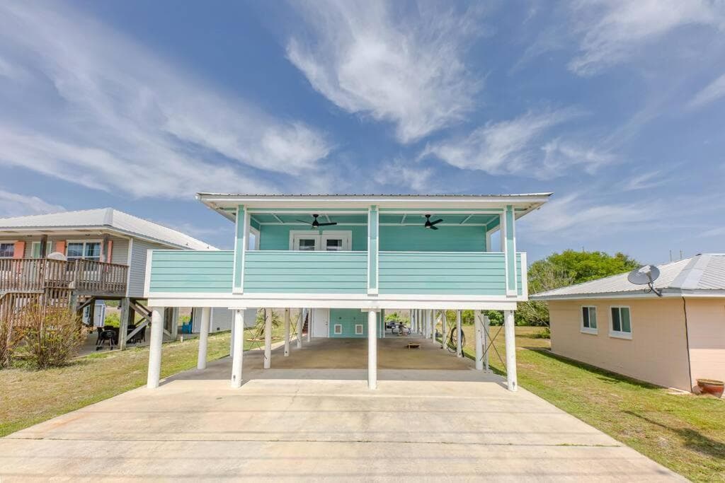 2 Blocks to The Beach! Overlooking Gulf State Park featured exterior or lobby in Gulf Shores, AL — similar hotel