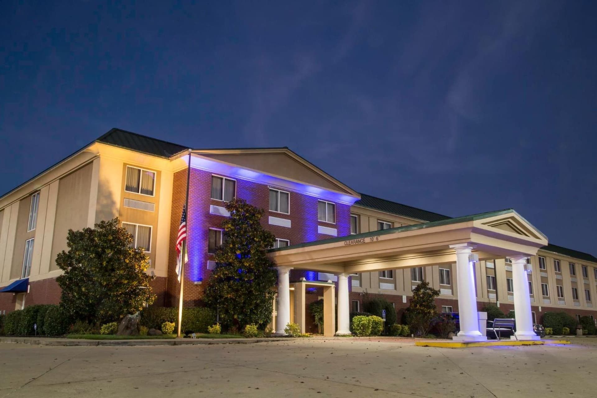 Holiday Inn Express & Suites - Oxford, an IHG Hotel featured exterior or lobby in Oxford, MS — similar hotel