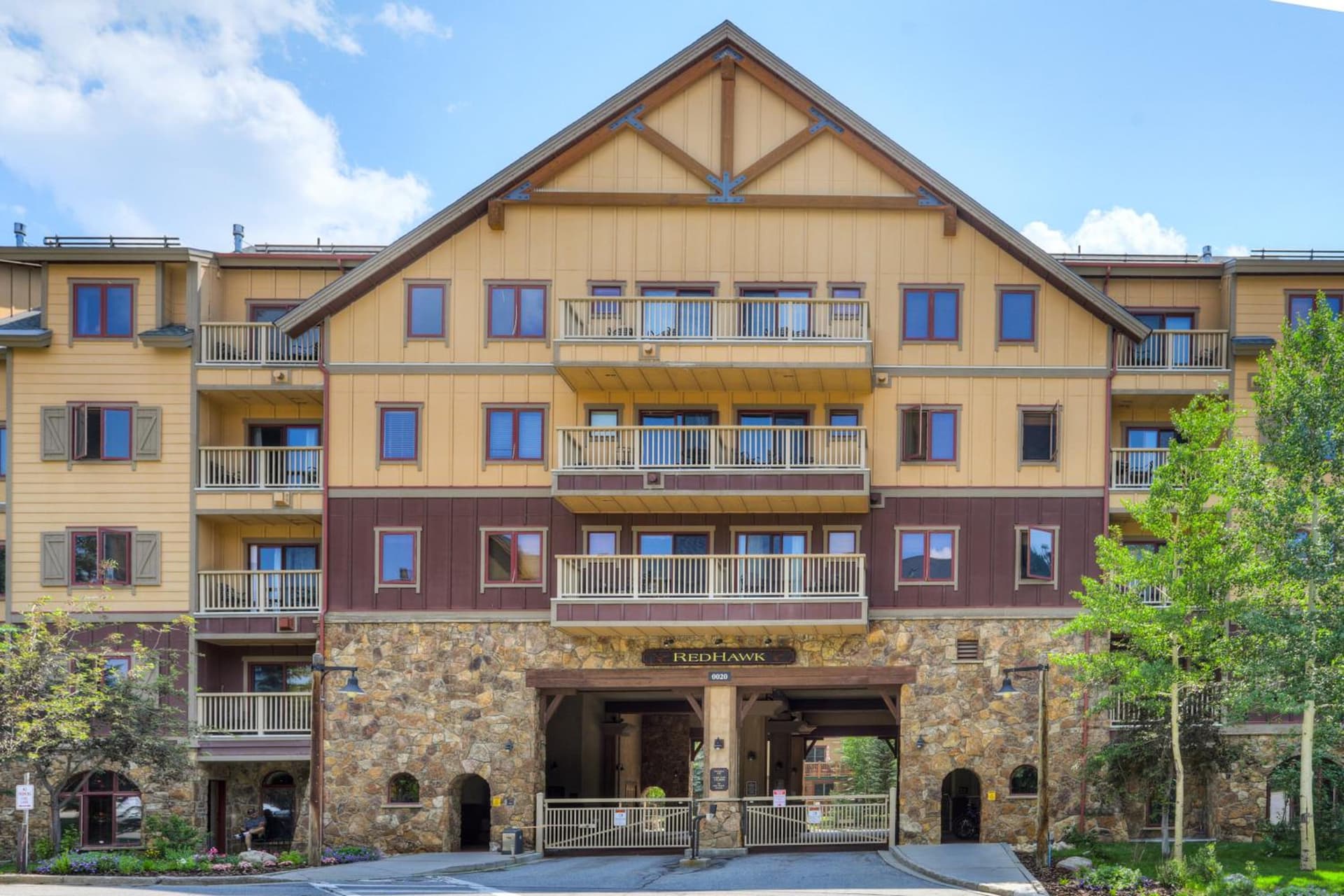 Red Hawk, A Vail Resorts Property featured exterior or lobby in Keystone, CO — similar hotel