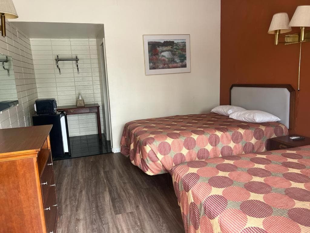 Express Motel — hotel in Northwood, Ohio