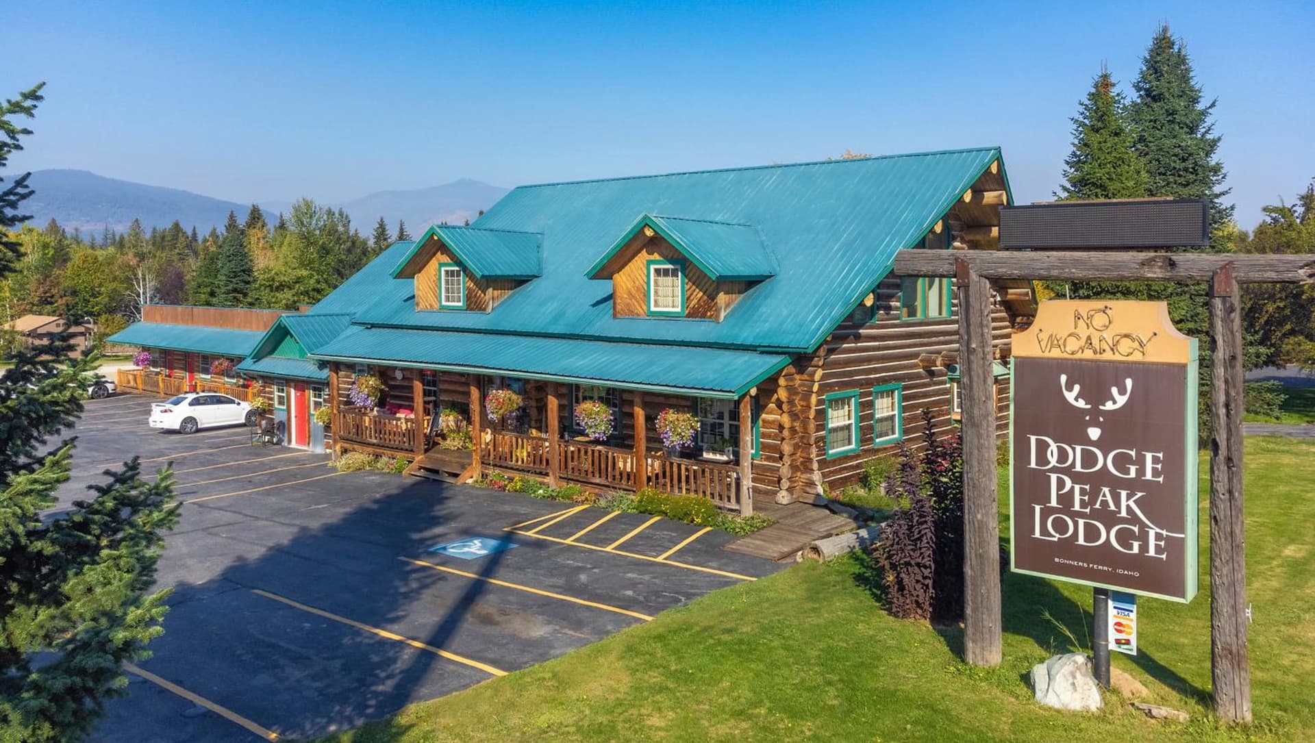 Dodge Peak Lodge featured exterior or lobby in Bonners Ferry, ID — similar hotel