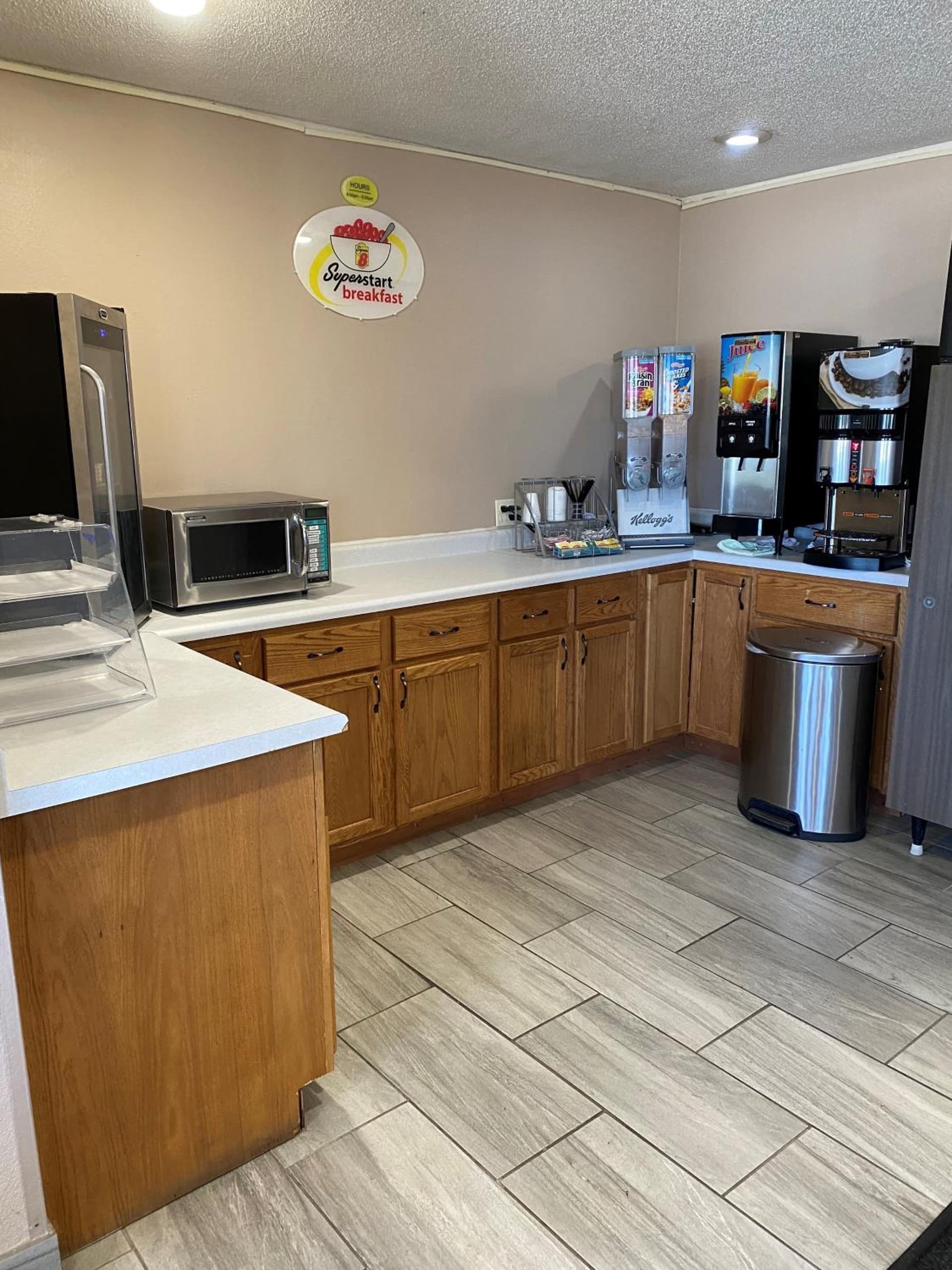 Super 8 by Wyndham Austin MN interior in Austin, MN — gallery photo 2