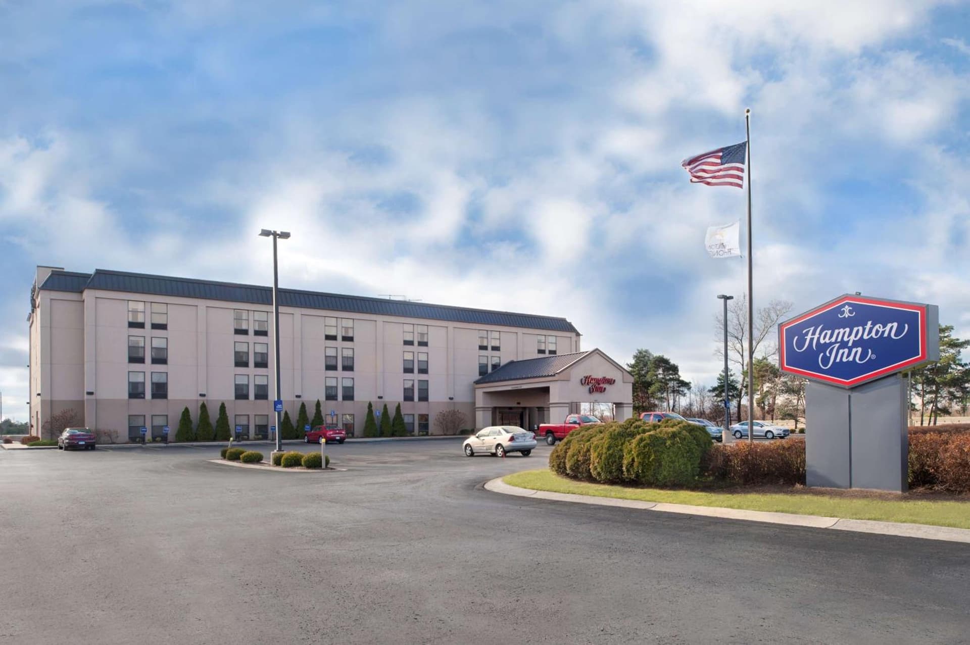 Hampton Inn Muskegon featured exterior or lobby in Muskegon Heights, MI — similar hotel