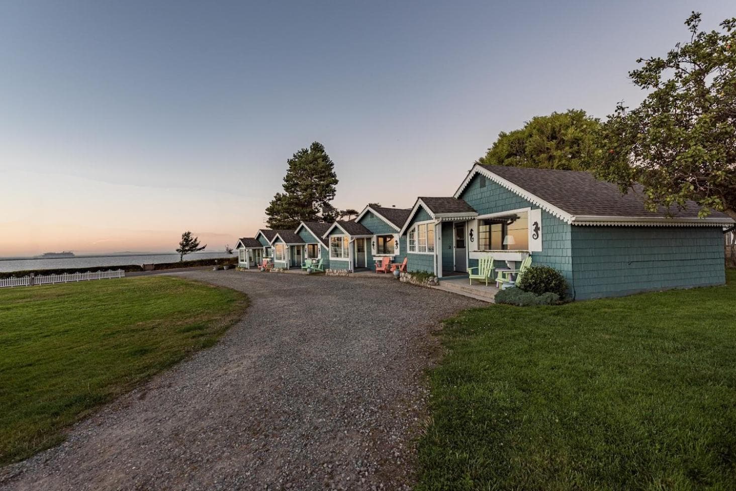 Juan de Fuca Waterfront Hotel & Cottages — hotel in Sequim, Washington