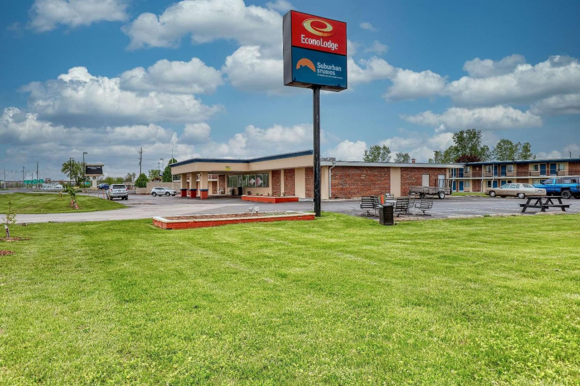 Suburban Studios Neenah-Appleton — hotel in Neenah, Wisconsin