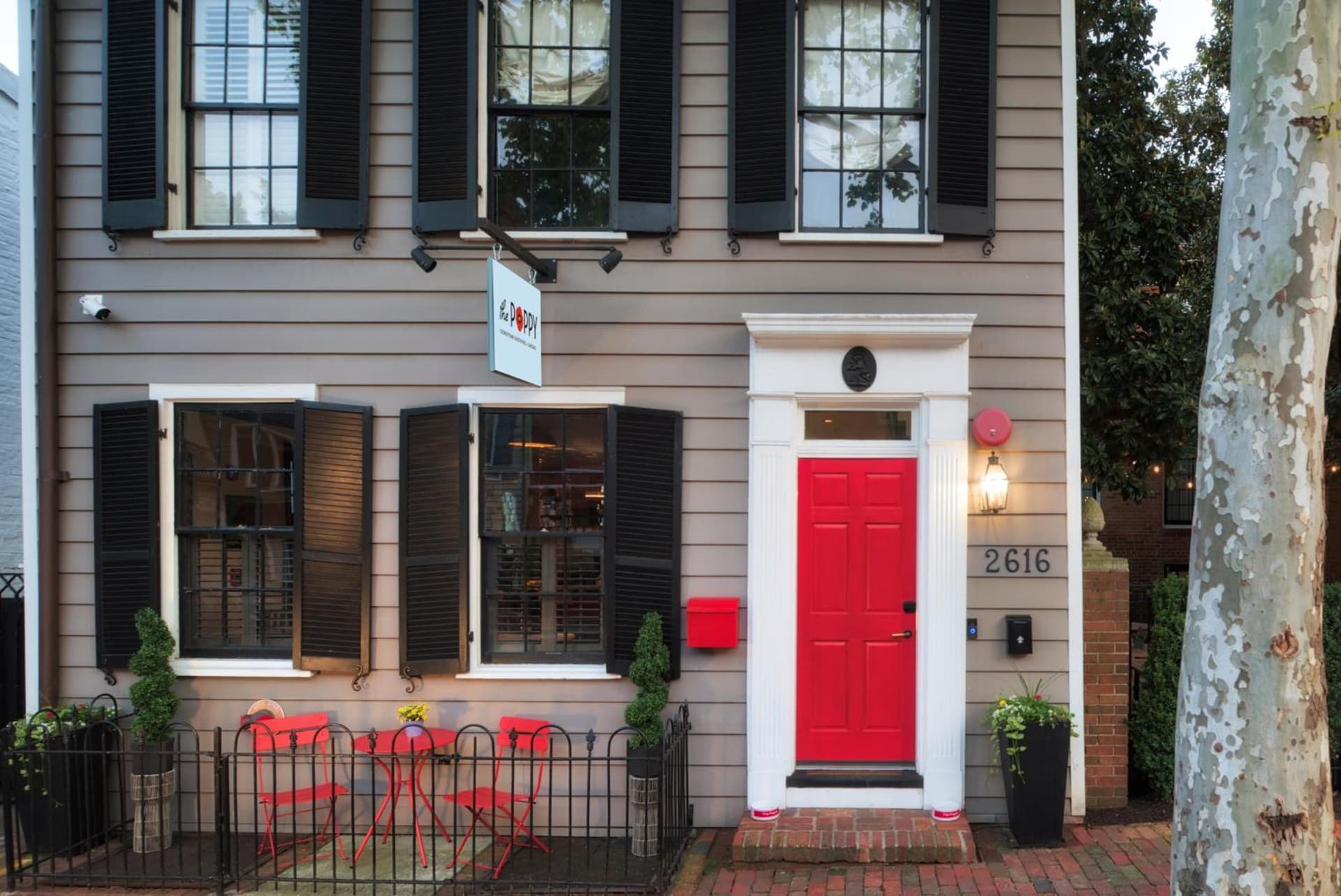 The Poppy Georgetown Guesthouse and Gardens — hotel in Washington, District of Columbia