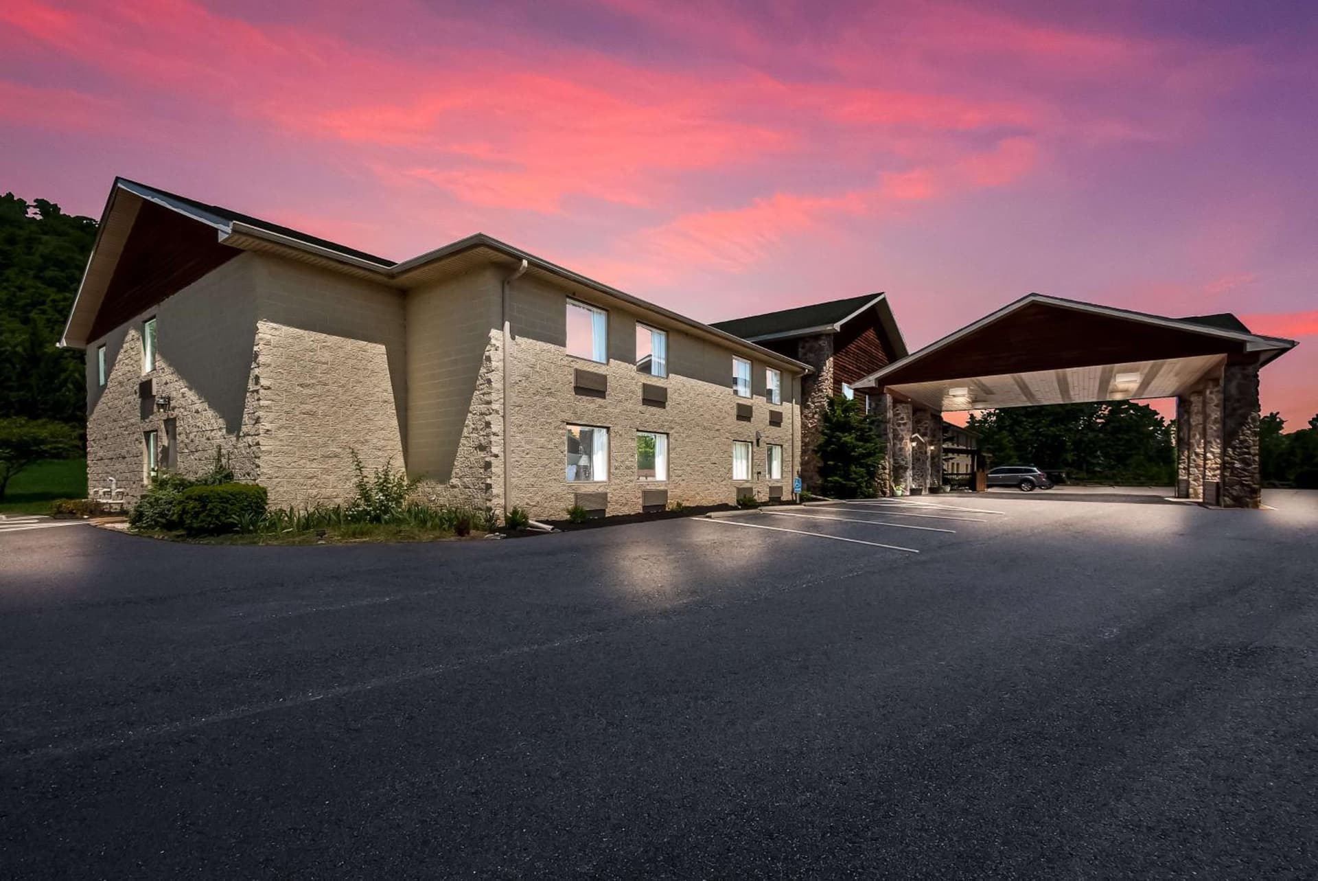 SureStay Plus Hotel by Best Western Berkeley Springs featured exterior or lobby in Berkeley Springs, WV — similar hotel