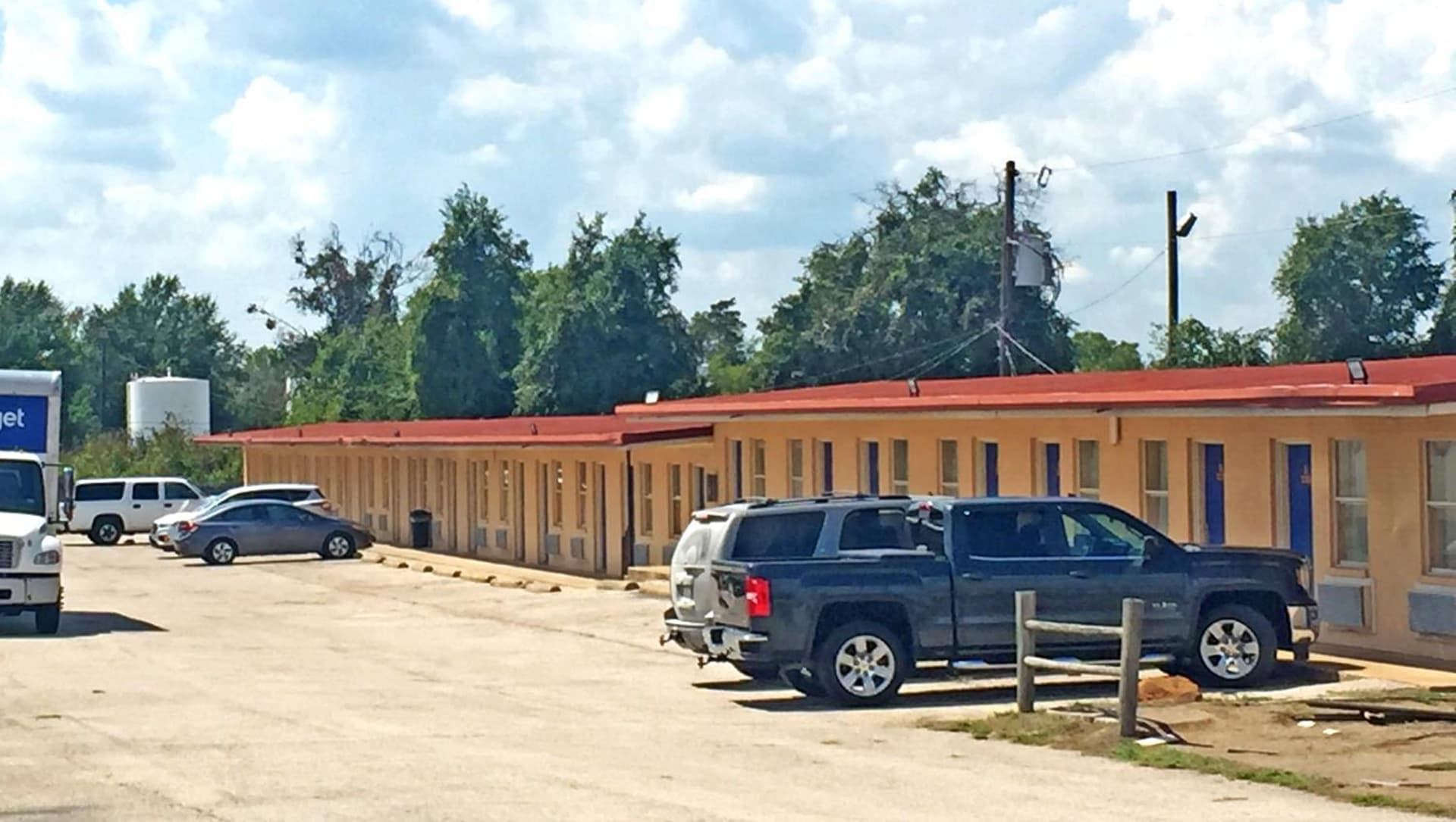 Apollo Lodge and RV Park featured exterior or lobby in Fairfield, TX — similar hotel