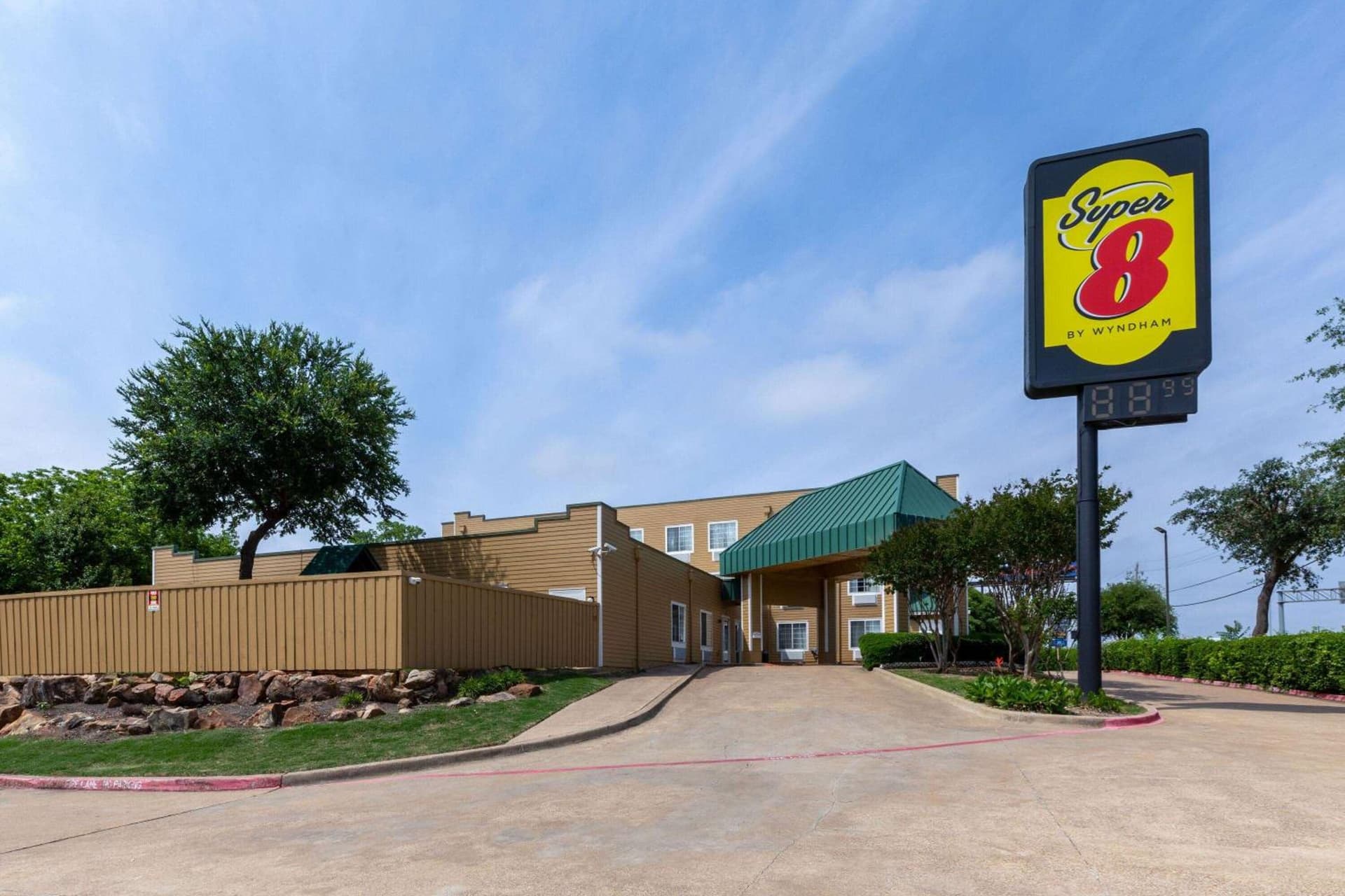 Super 8 by Wyndham Garland Rowlett East Dallas Area — hotel in Garland, Texas