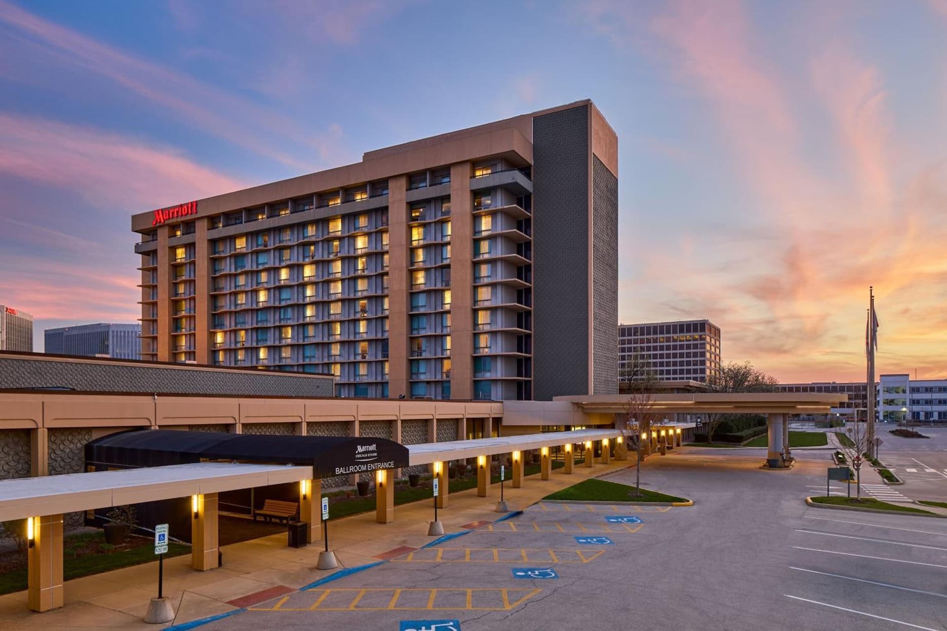 Marriott Chicago O’Hare interior in Rosemont, IL — gallery photo 2