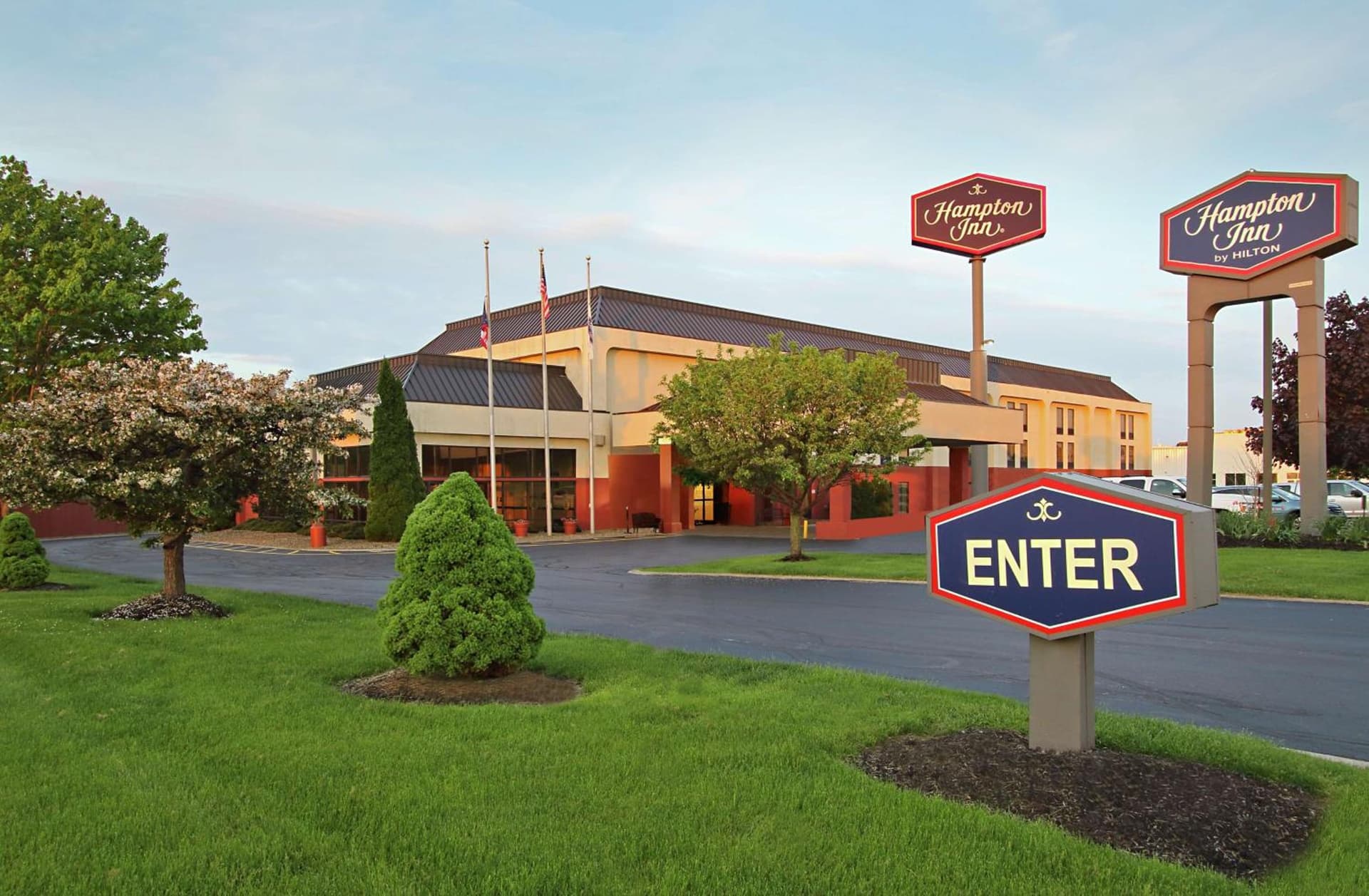 Hampton Inn Ashtabula featured exterior or lobby in Austinburg, OH — similar hotel
