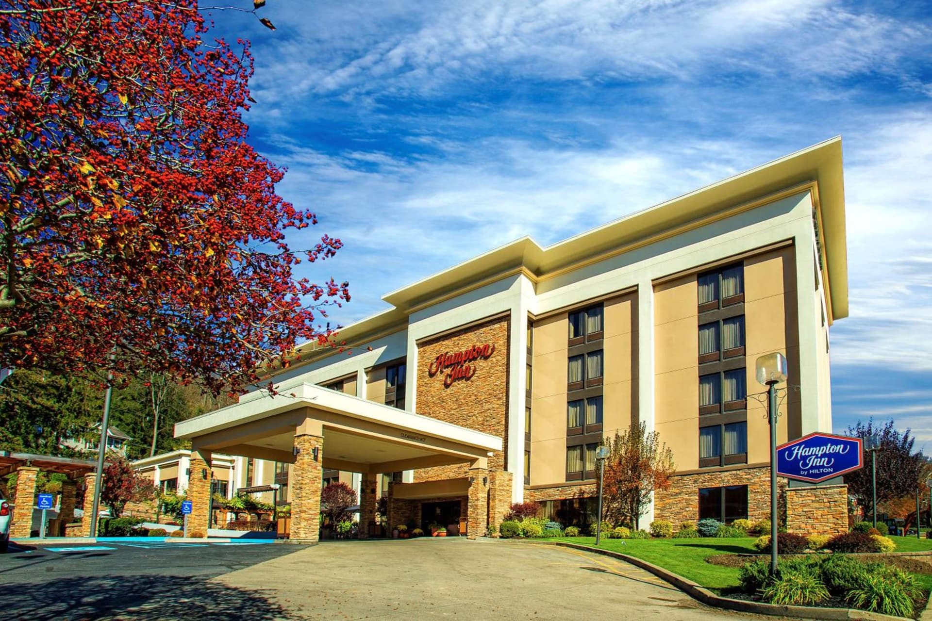 Hampton Inn Wheeling featured exterior or lobby in Wheeling, WV — similar hotel