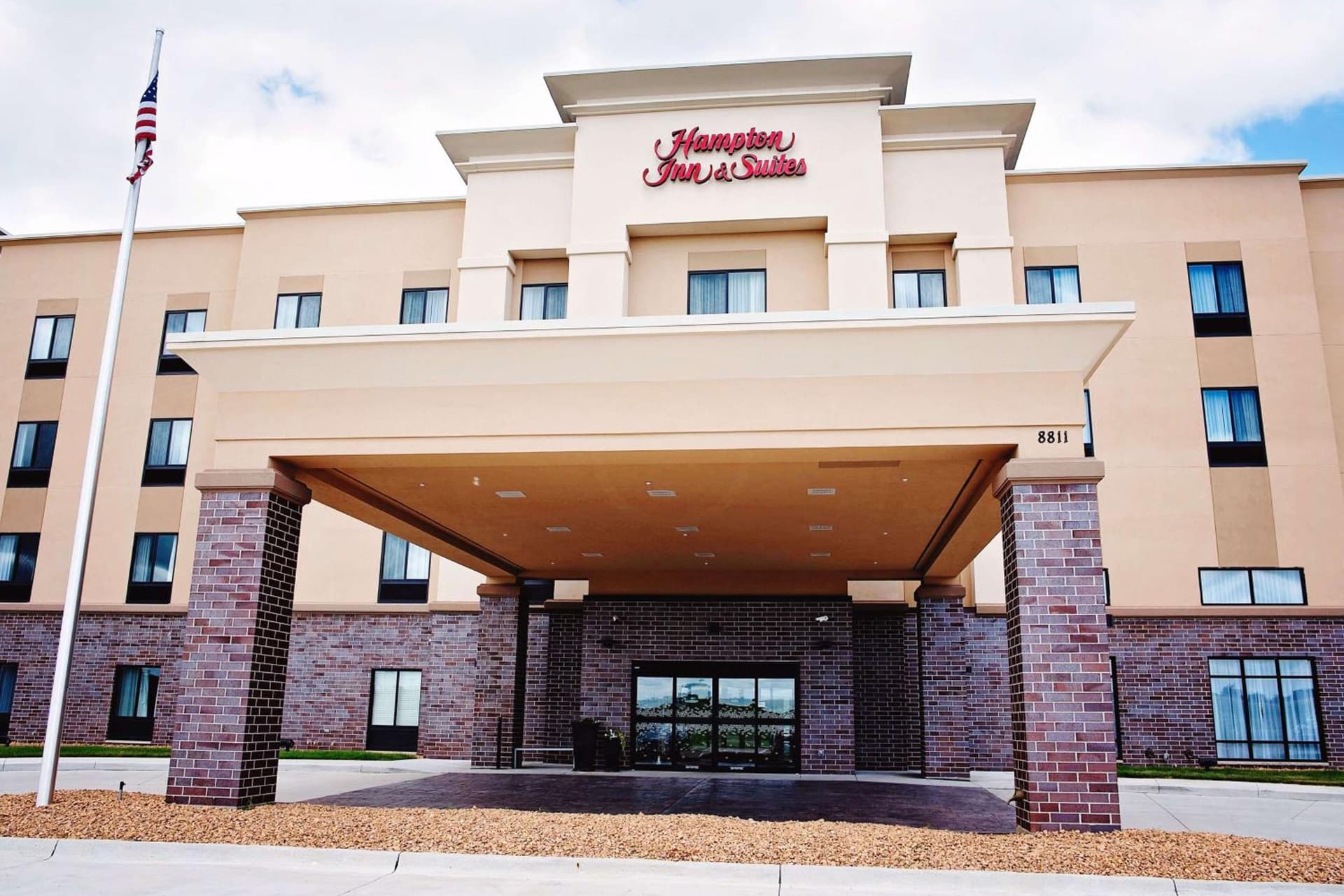 Hampton Inn & Suites Des Moines/Urbandale Ia featured exterior or lobby in Urbandale, IA — similar hotel