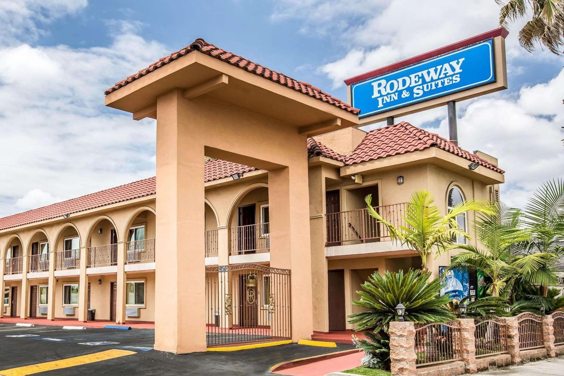 Rodeway Inn & Suites Bellflower — hotel in Bell, California