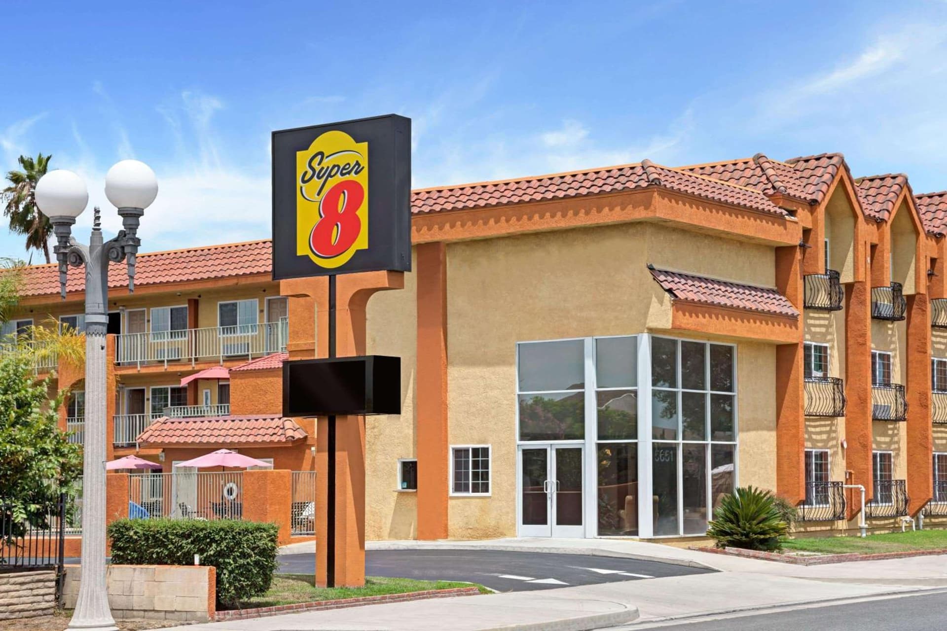 Super 8 by Wyndham Cypress Buena Park Area — hotel in Cypress, California