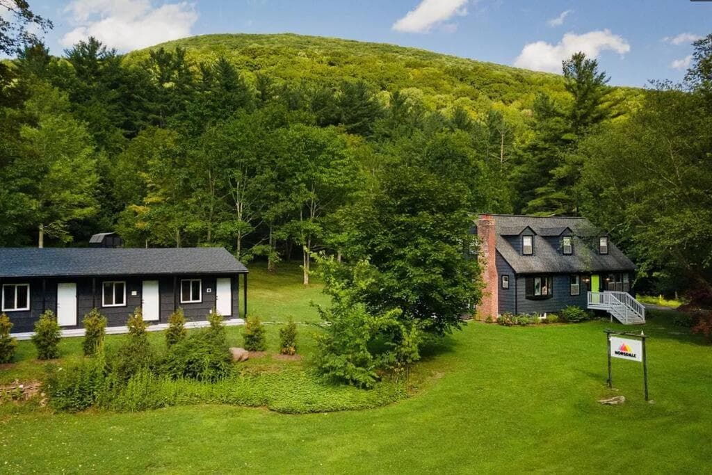 The Norsdale plus CMYK Motel on 10 acres in Phoenicia — hotel in Phoenicia, New York