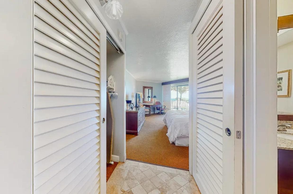 Condos in Kauai Beach Resort interior in Hanamaulu, HI — gallery photo 2