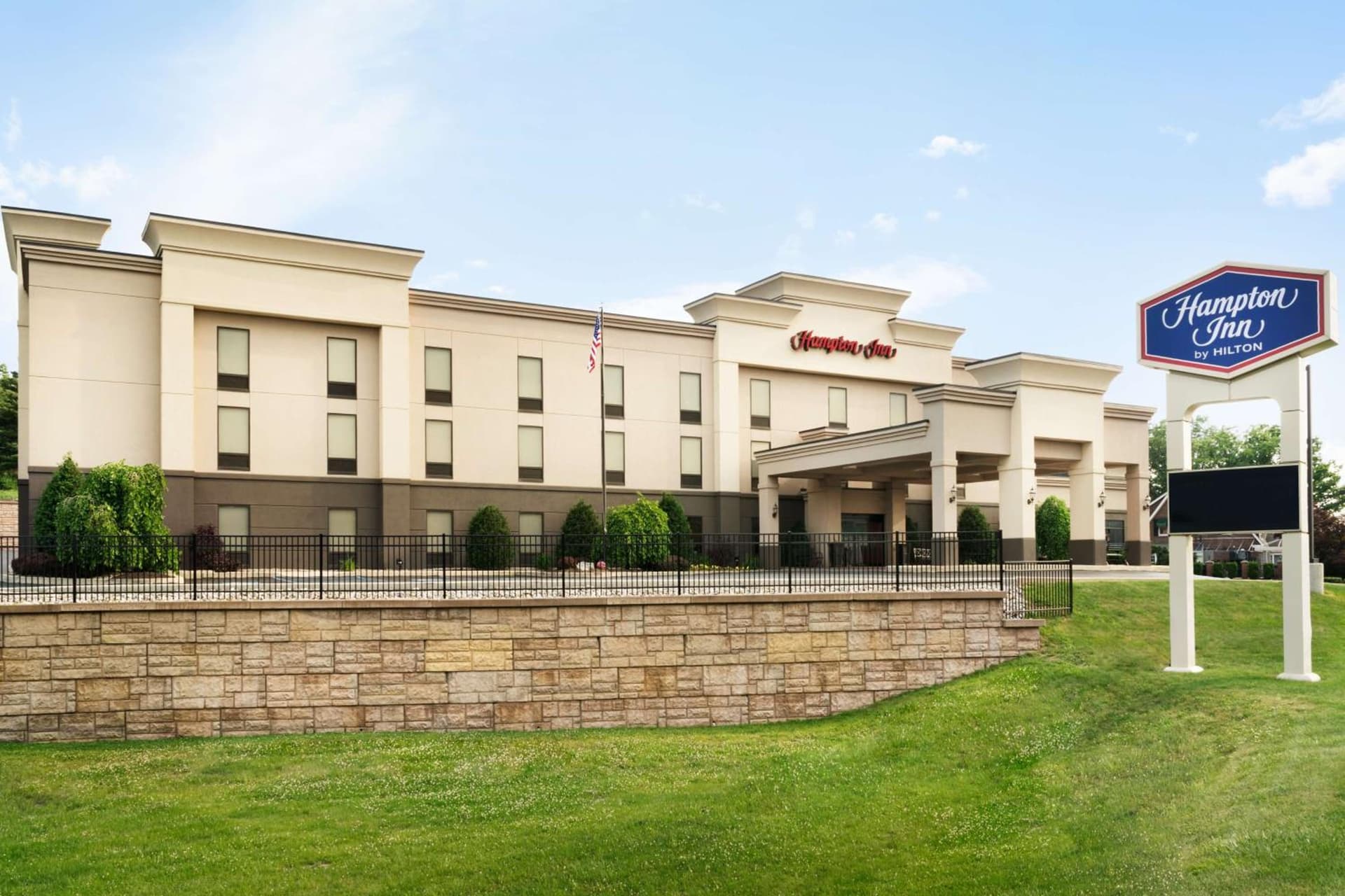 Hampton Inn Lehighton - Jim Thorpe featured exterior or lobby in Lehighton, PA — similar hotel