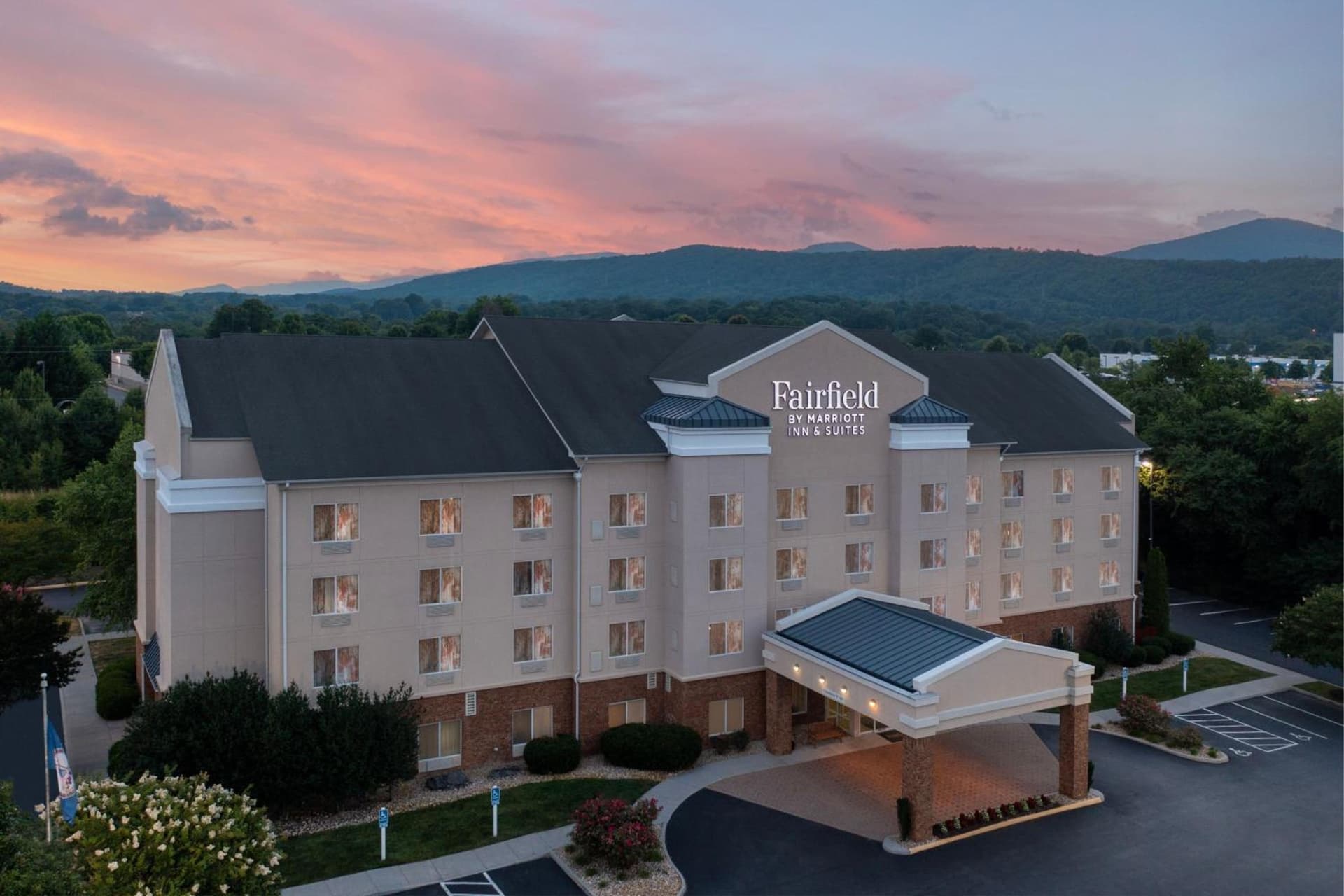 Fairfield Inn & Suites Roanoke Hollins/I-81 — hotel in Roanoke, Virginia