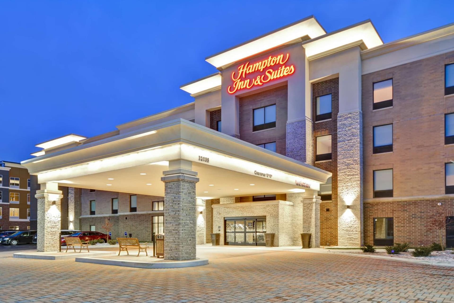 Hampton Inn & Suites Detroit/Warren property views in Warren, MI — gallery photo 3