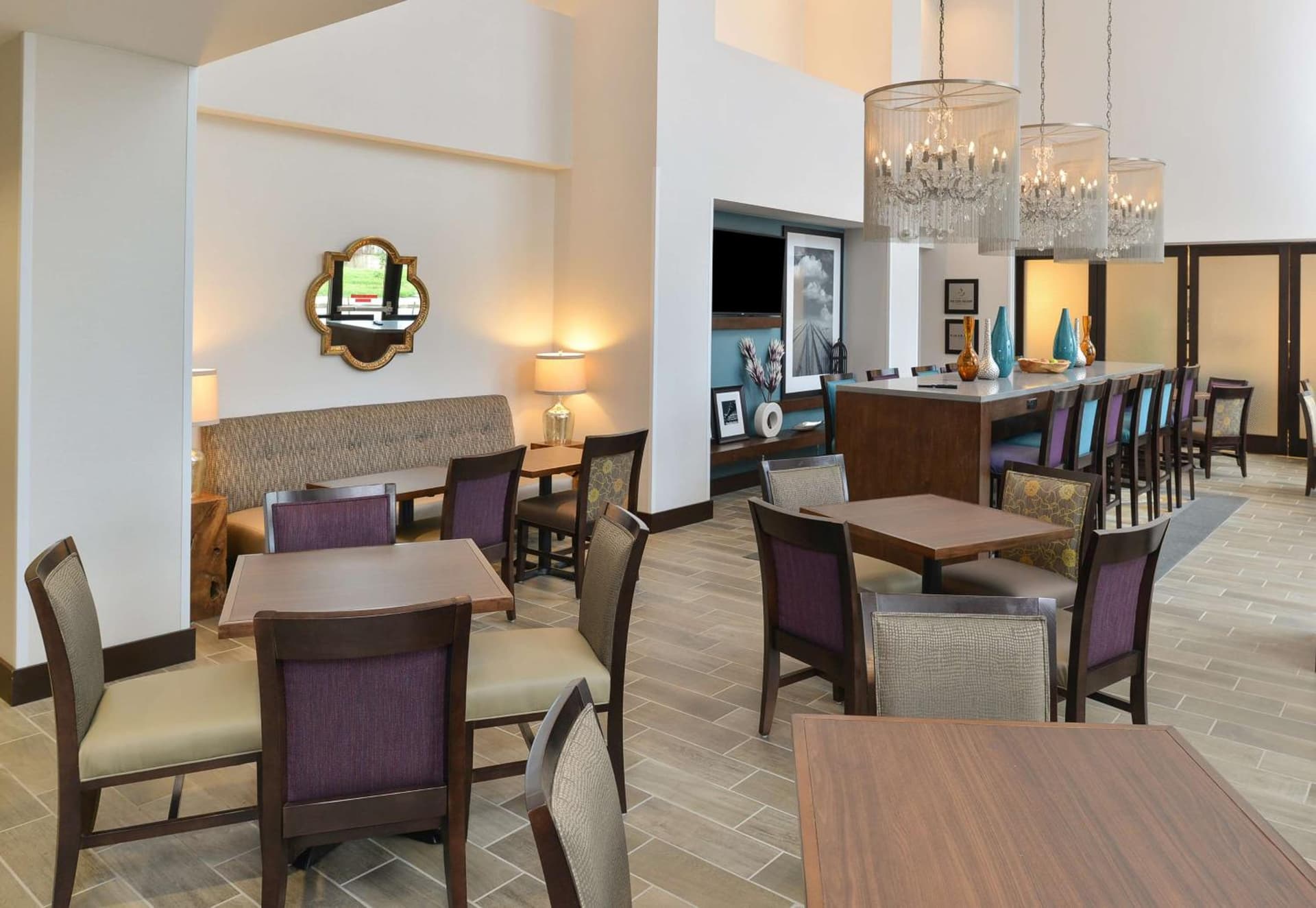 Hampton Inn & Suites Des Moines Downtown property views in Des Moines, IA — gallery photo 3