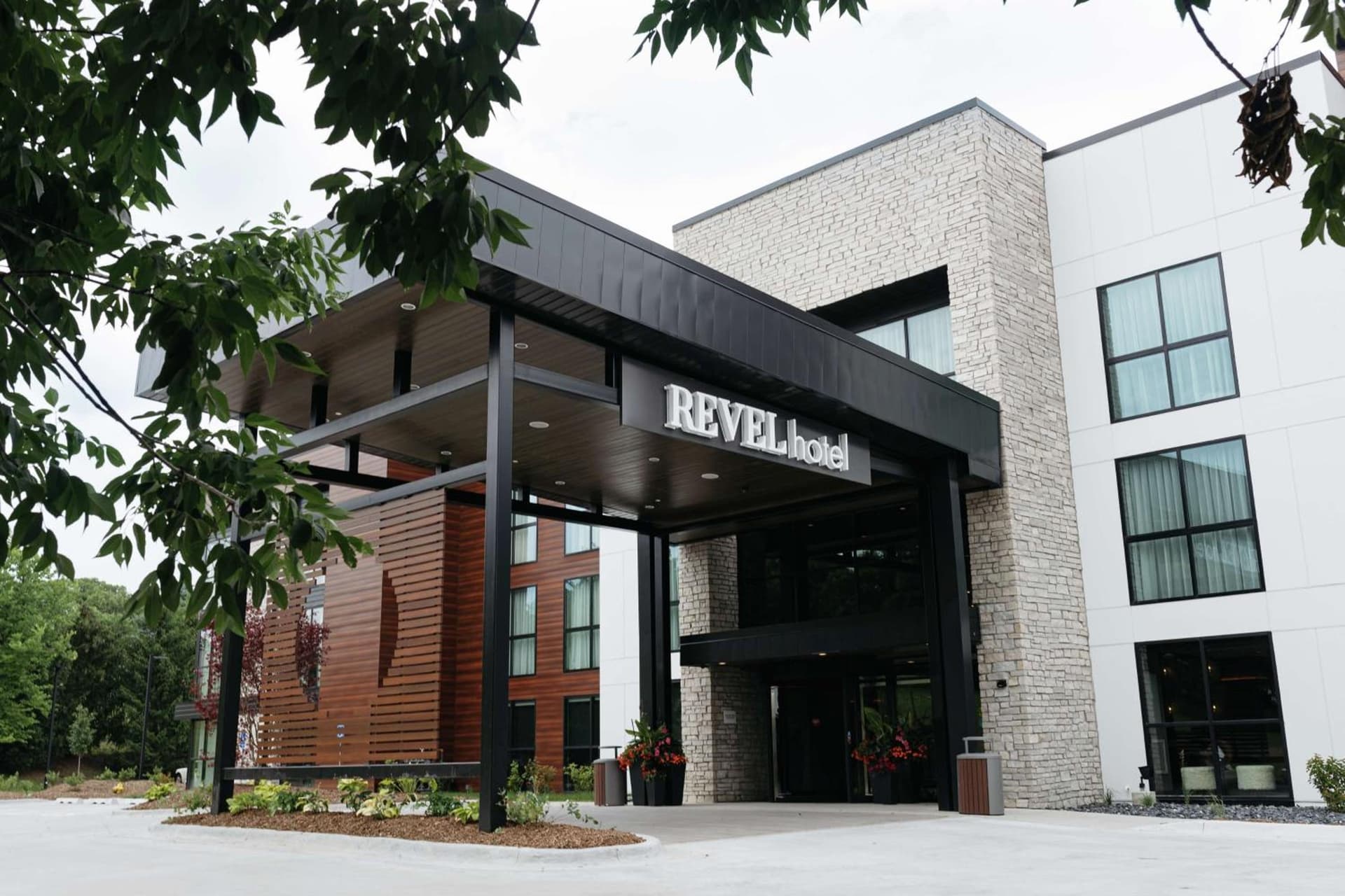 Revel Hotel, Tapestry Collection By Hilton — hotel in Urbandale, Iowa
