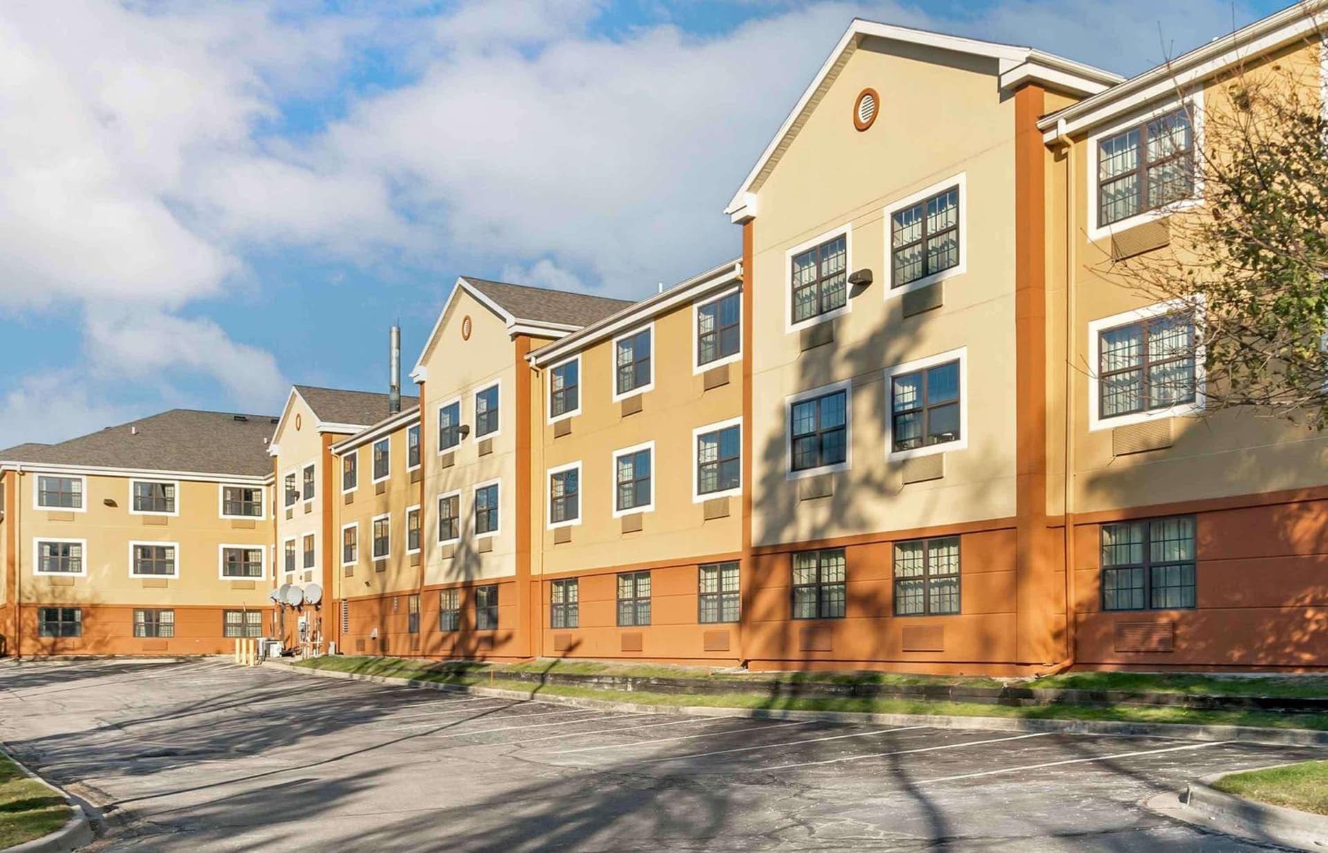 Extended Stay America Select Suites - Detroit - Farmington Hills — hotel in Farmington Hills, Michigan