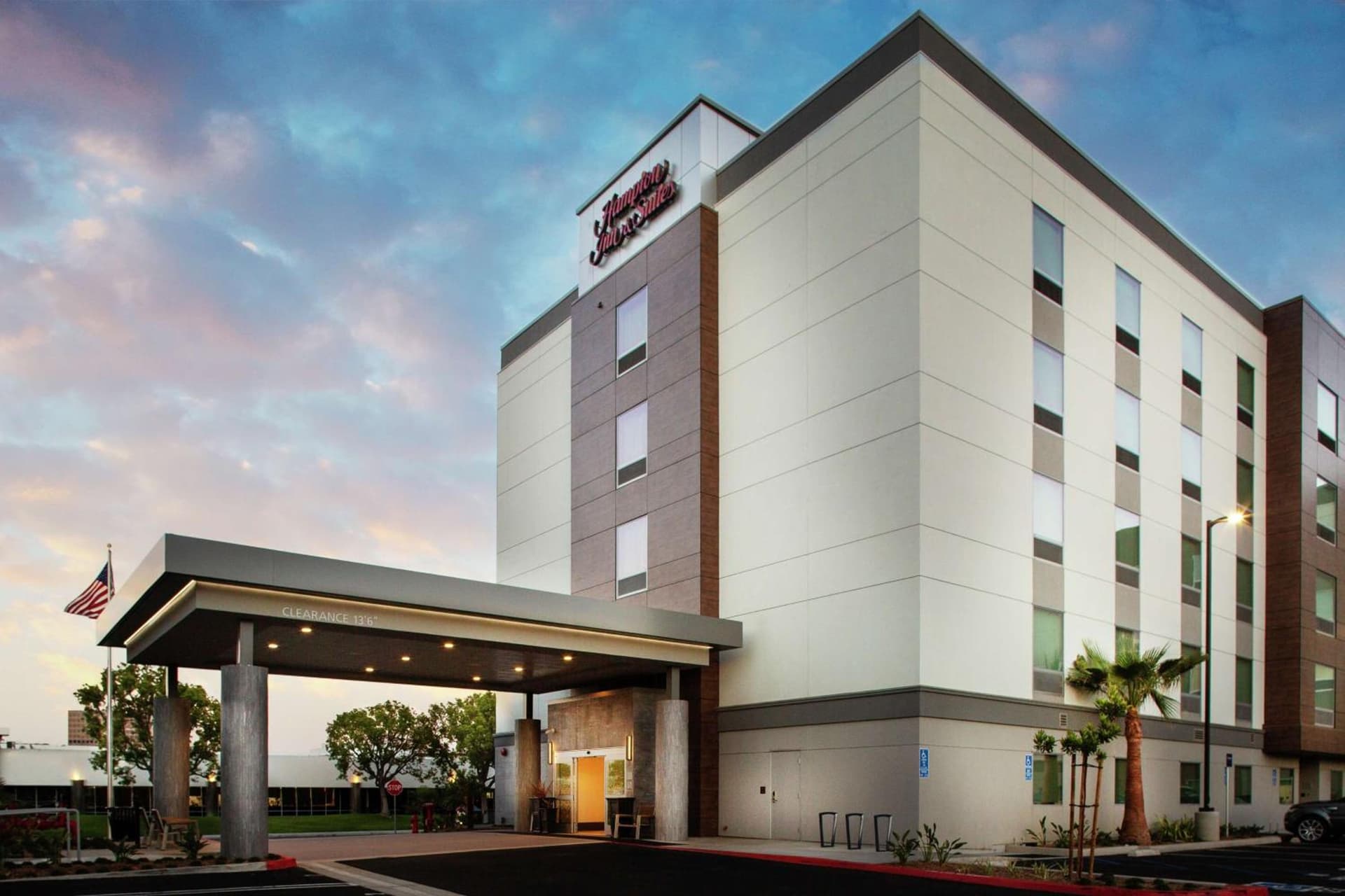 Hampton Inn & Suites Irvine/Orange County Airport — hotel in Irvine, California
