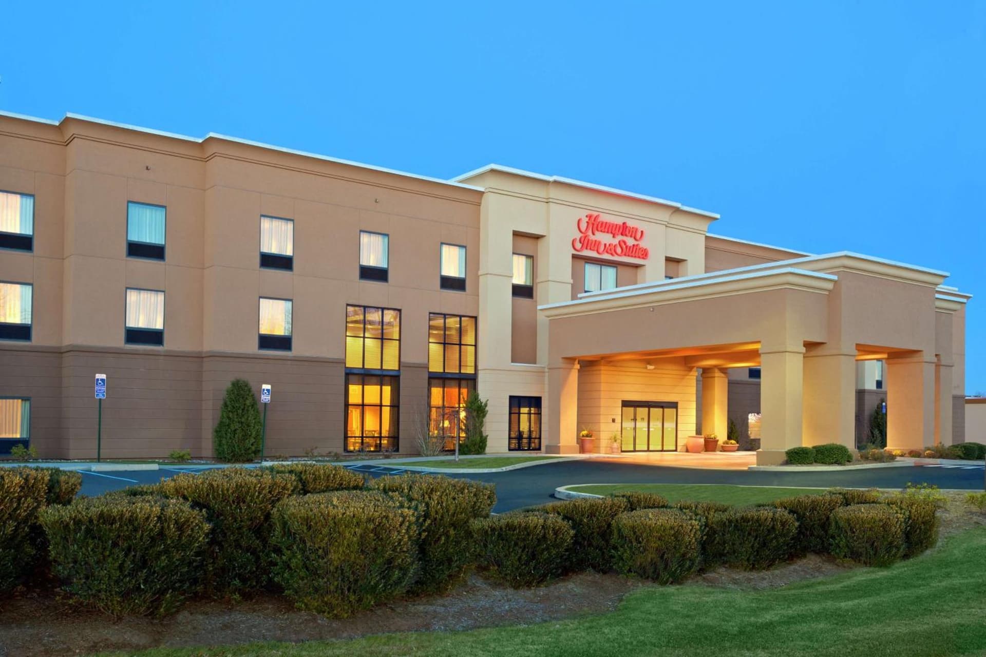Hampton Inn & Suites Hartford-Manchester — hotel in Manchester, New Hampshire