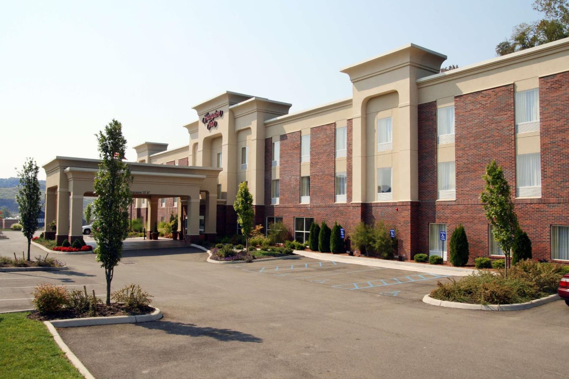 Hampton Inn Athens interior in Athens, OH — gallery photo 2