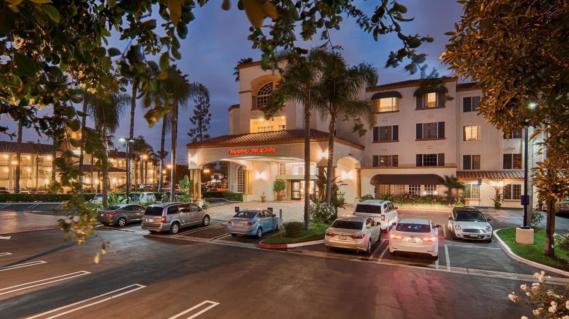 Hampton Inn & Suites Santa Ana/Orange County Airport — hotel in Santa Ana, California
