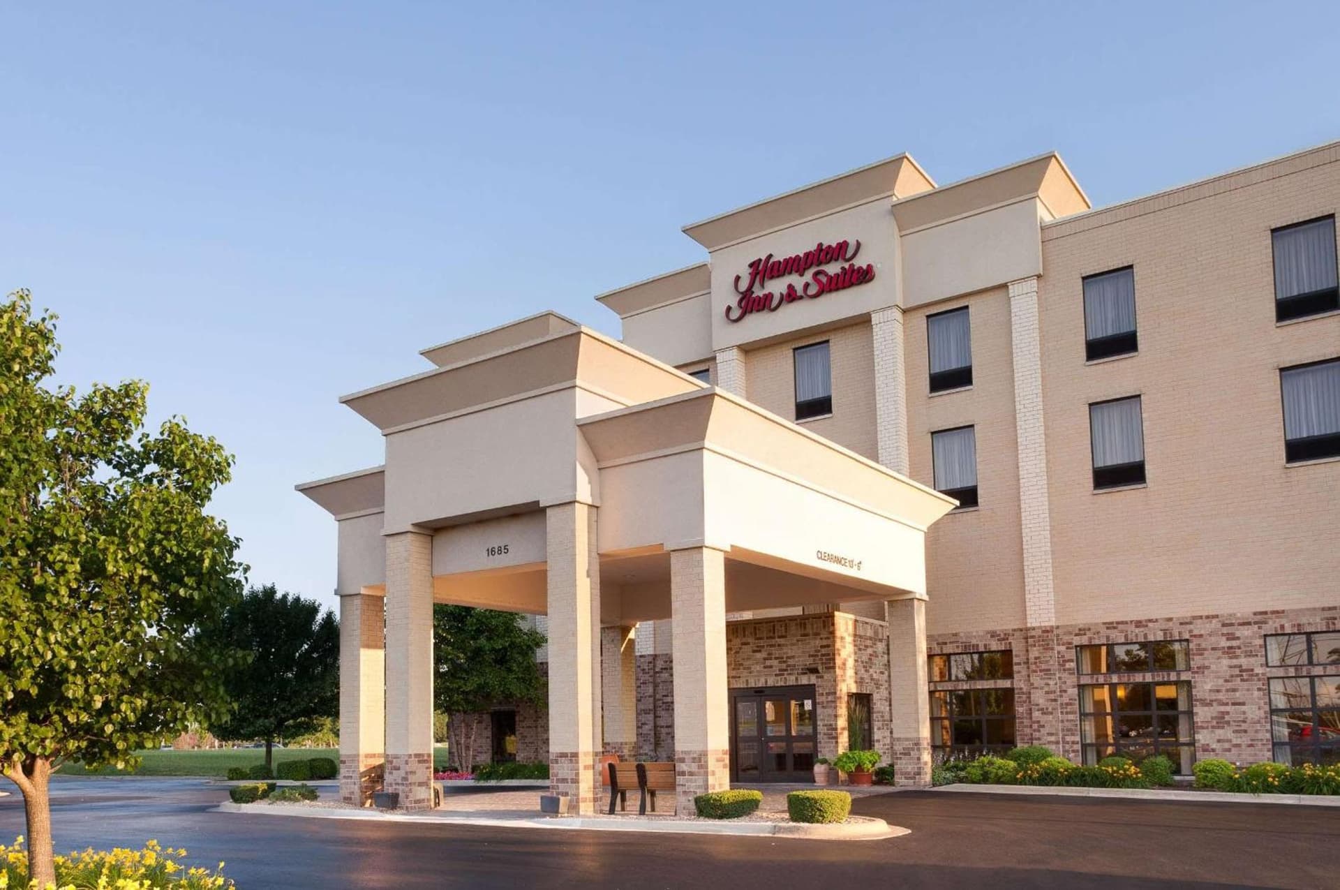 Hampton Inn & Suites Addison — hotel in Addison, Illinois