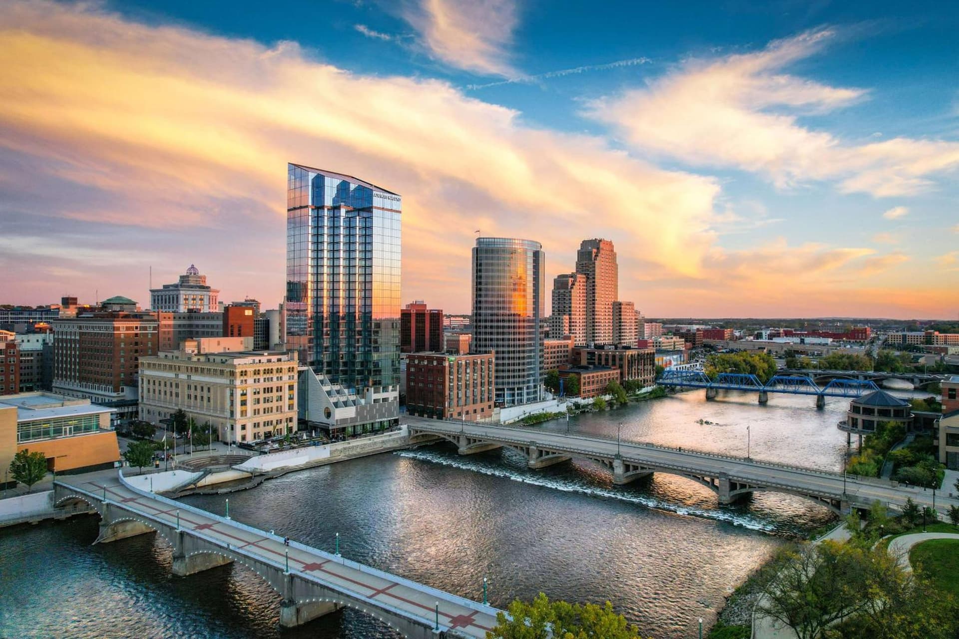 Amway Grand Plaza Hotel, Curio Collection by Hilton — hotel in Grand Rapids, Michigan