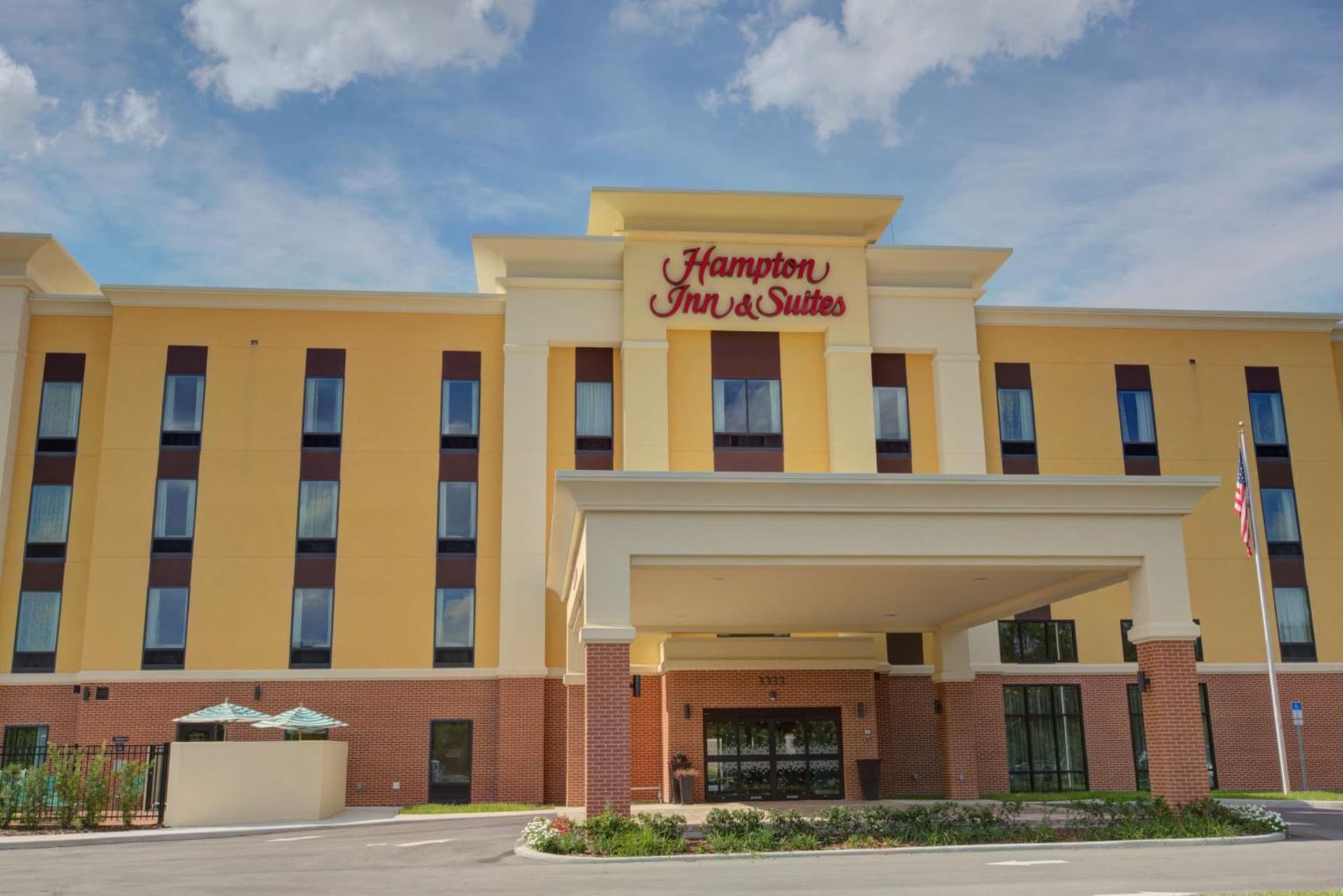 Hampton Inn & Suites by Hilton Tampa Busch Gardens Area — hotel in Tampa, Florida