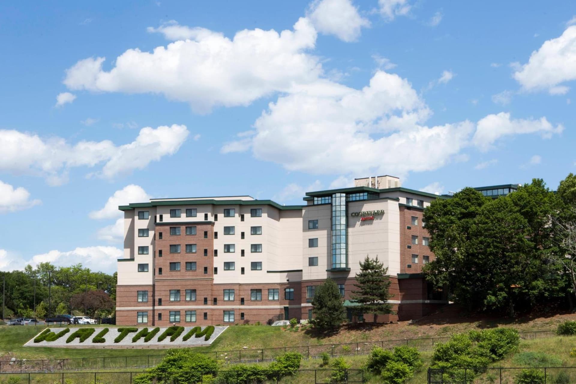 Courtyard by Marriott Boston Waltham — hotel in Waltham, Massachusetts
