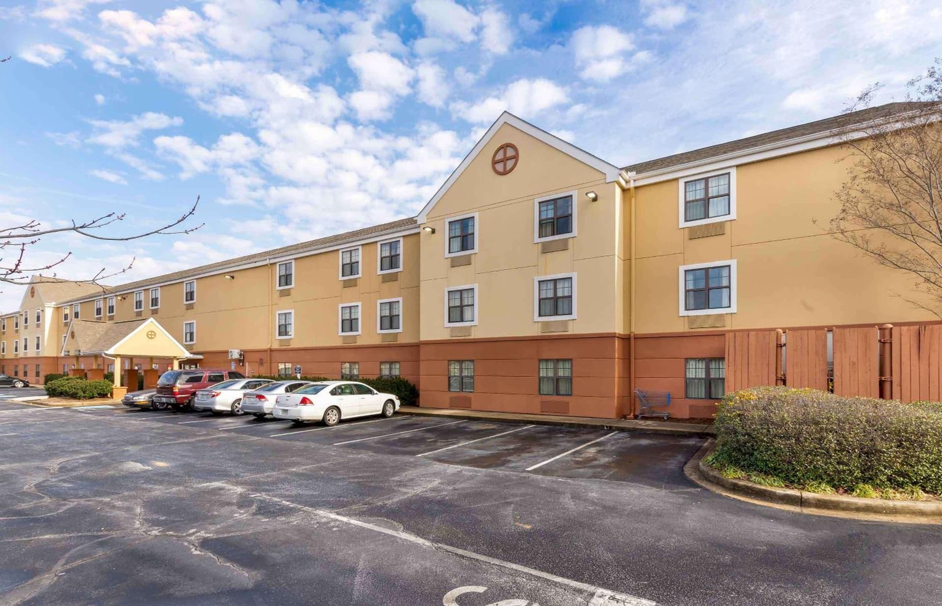 Extended Stay America Select Suites - Greenville - Airport featured exterior or lobby in Greenville, SC — similar hotel
