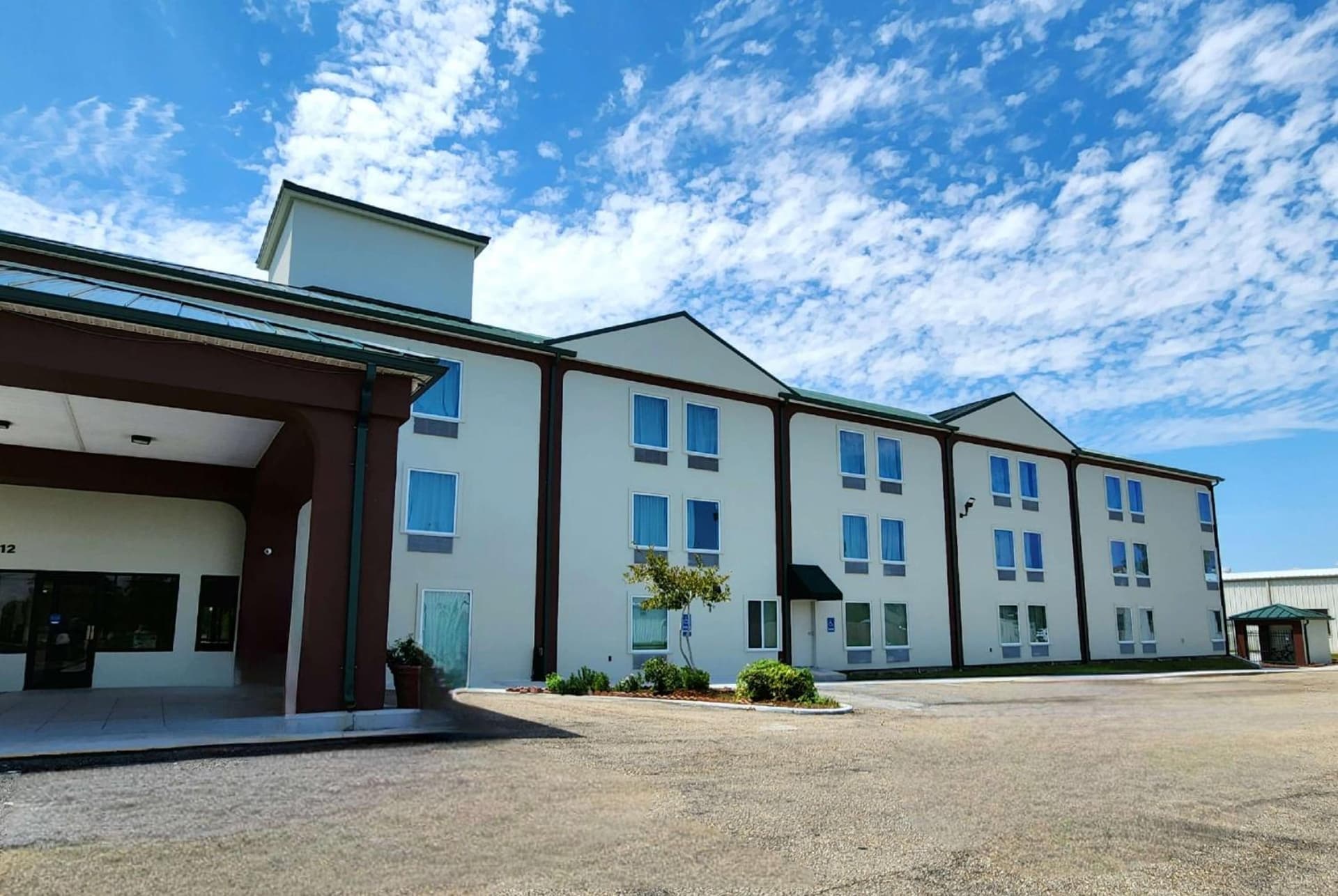 Days Inn by Wyndham LaPlace- New Orleans property views in Laplace, LA — gallery photo 3